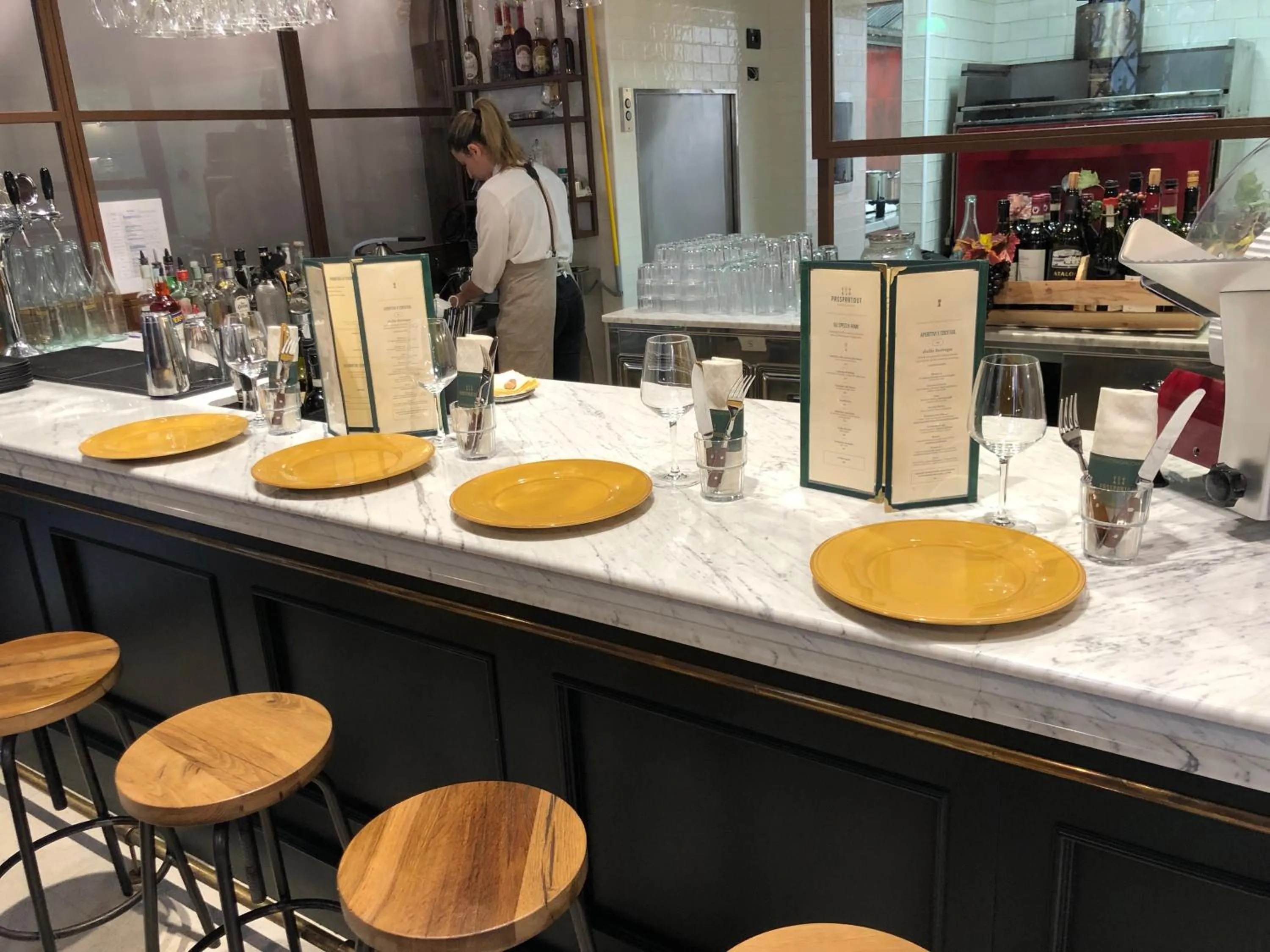 Restaurant/places to eat in Passpartout Boutique Palace