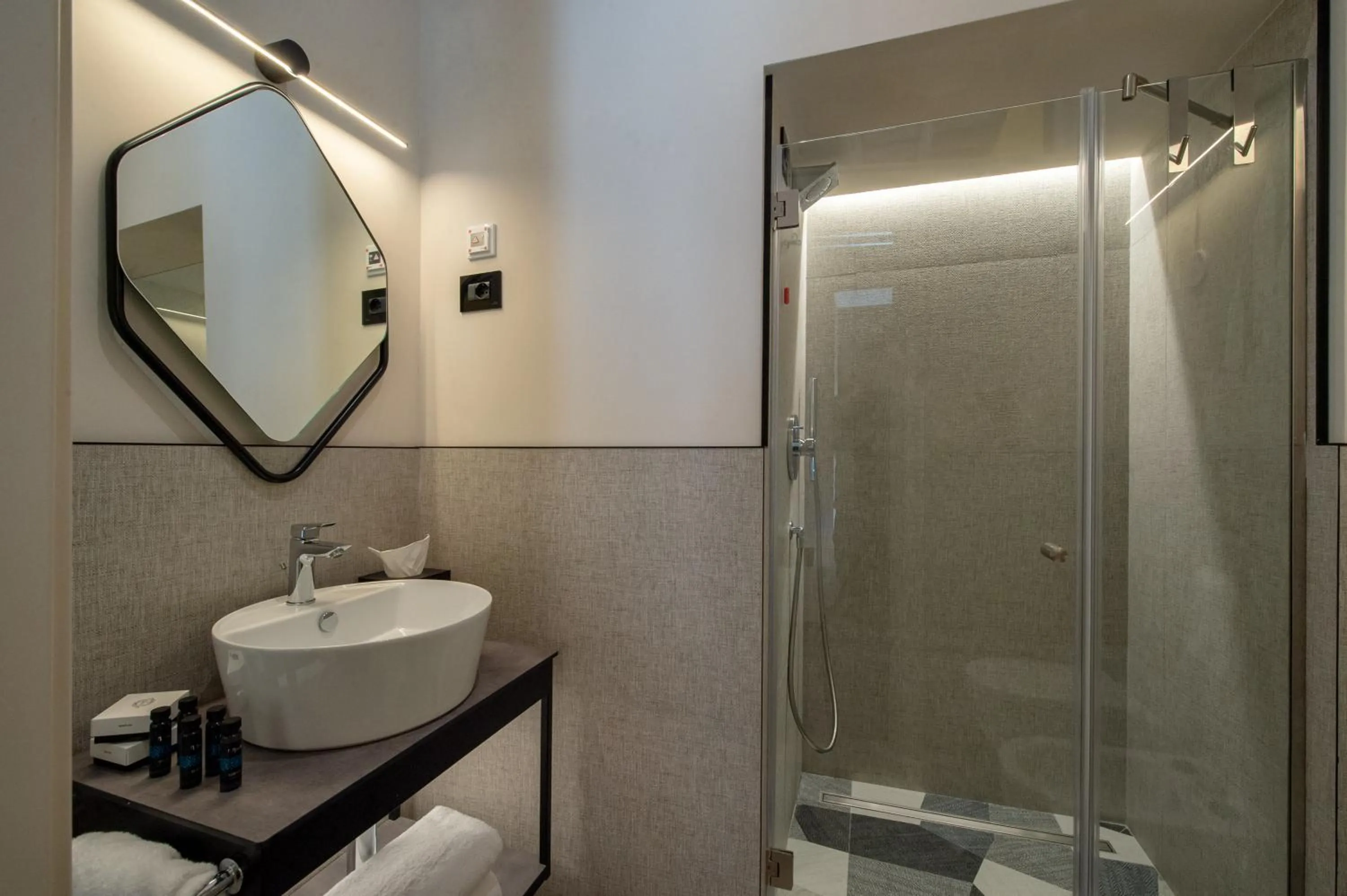 Toilet in Passpartout Boutique Palace