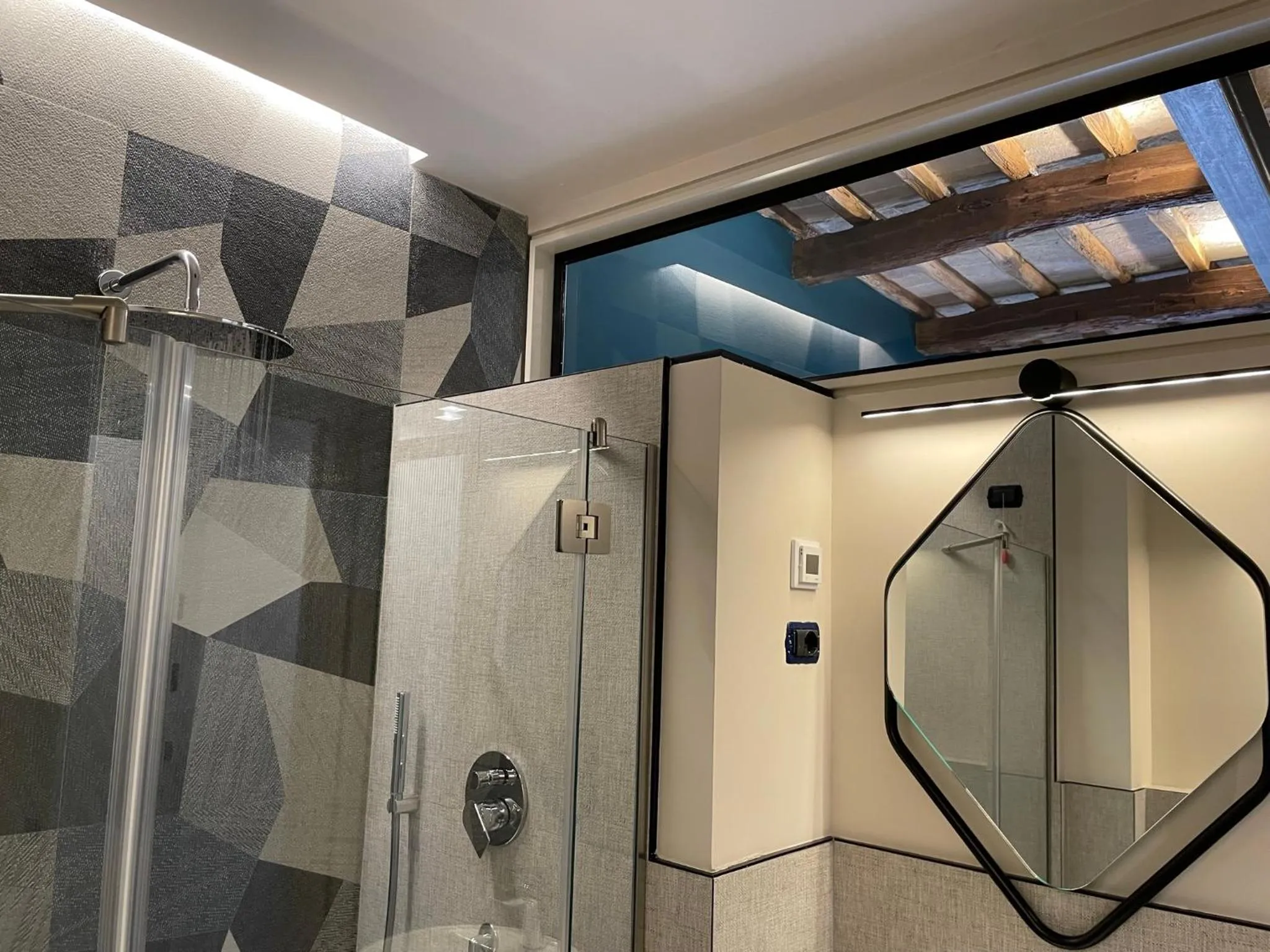 Shower in Passpartout Boutique Palace