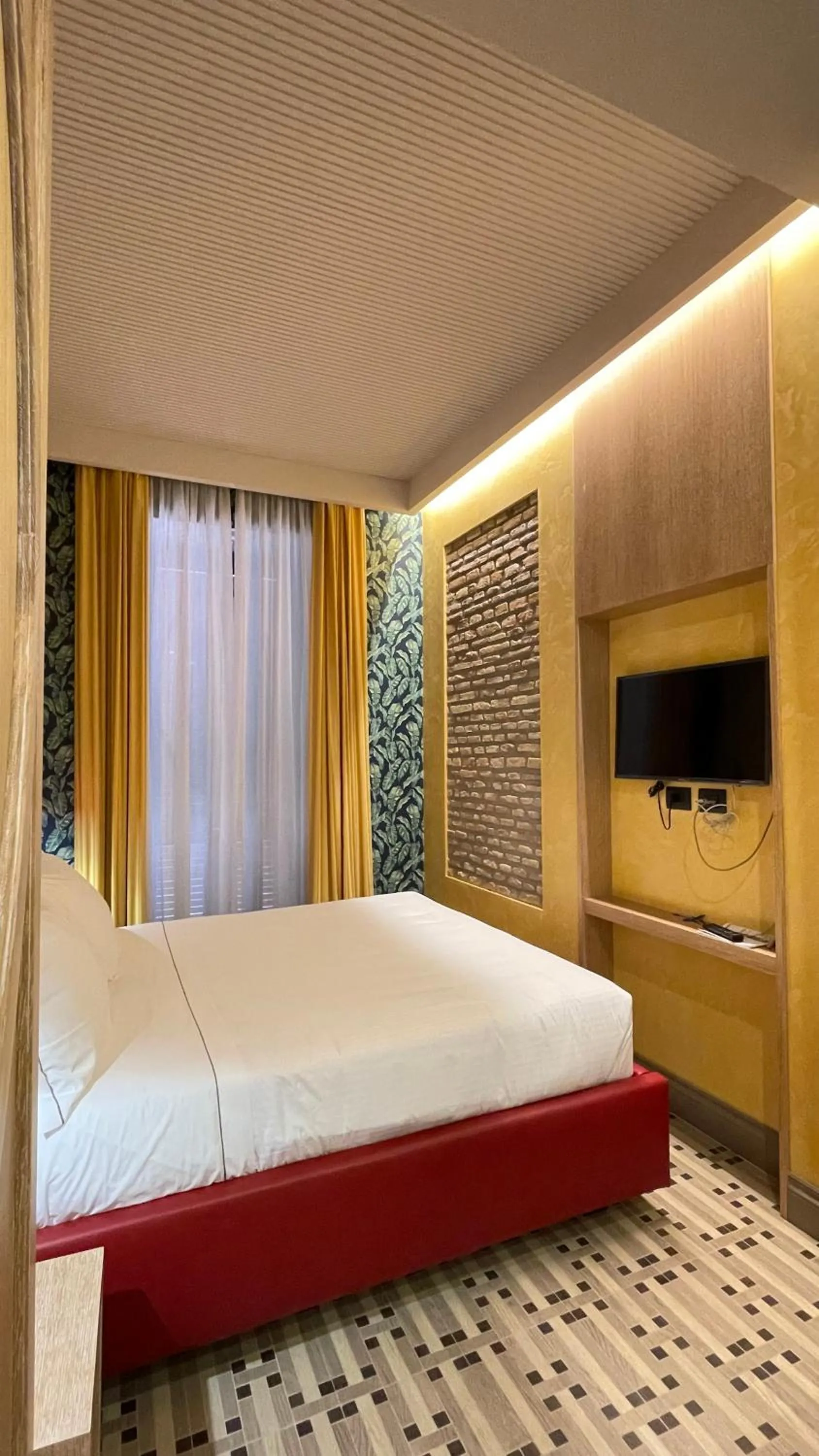 Communal lounge/ TV room, Bed in Passpartout Boutique Palace