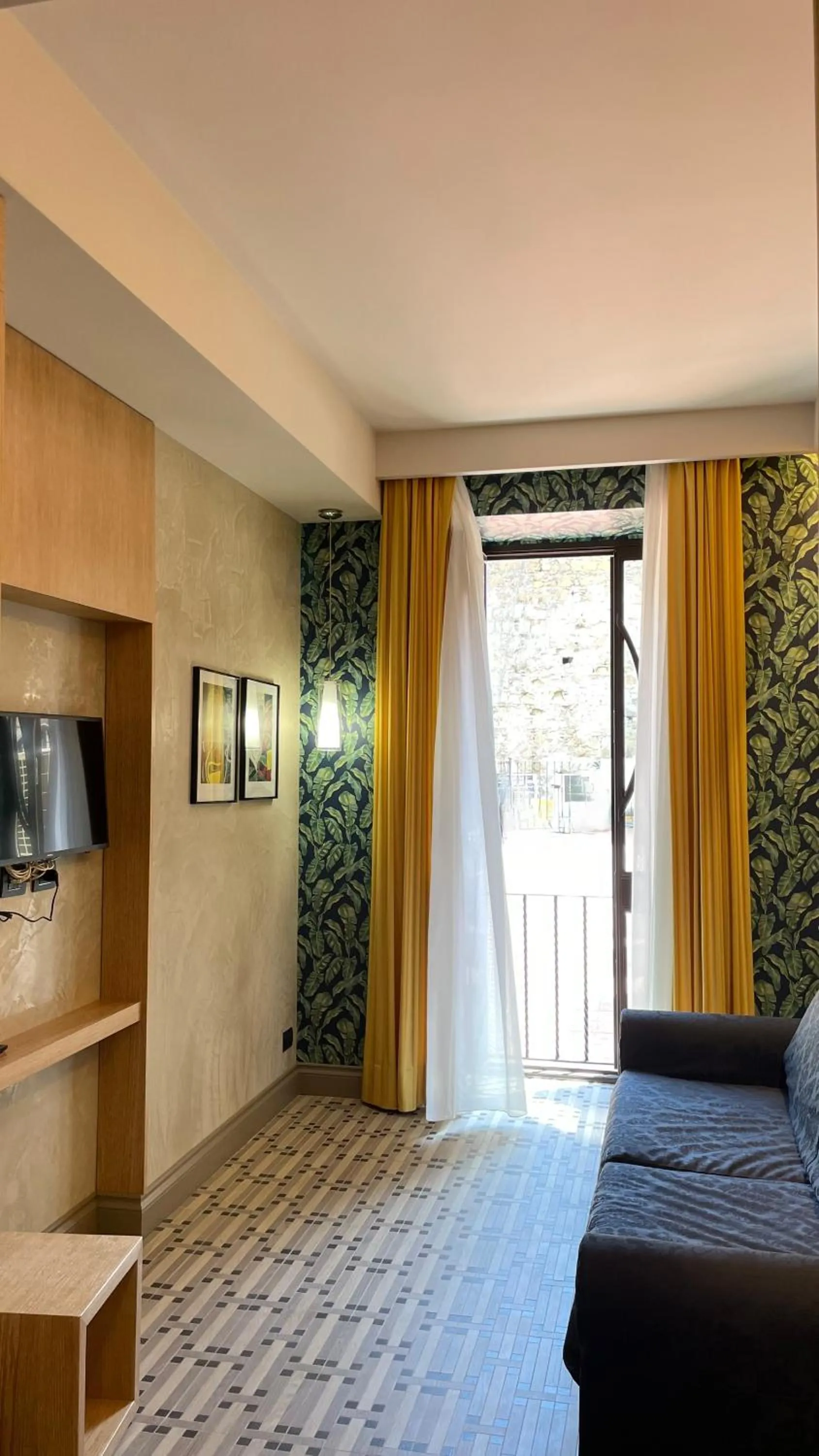 Communal lounge/ TV room, Bed in Passpartout Boutique Palace