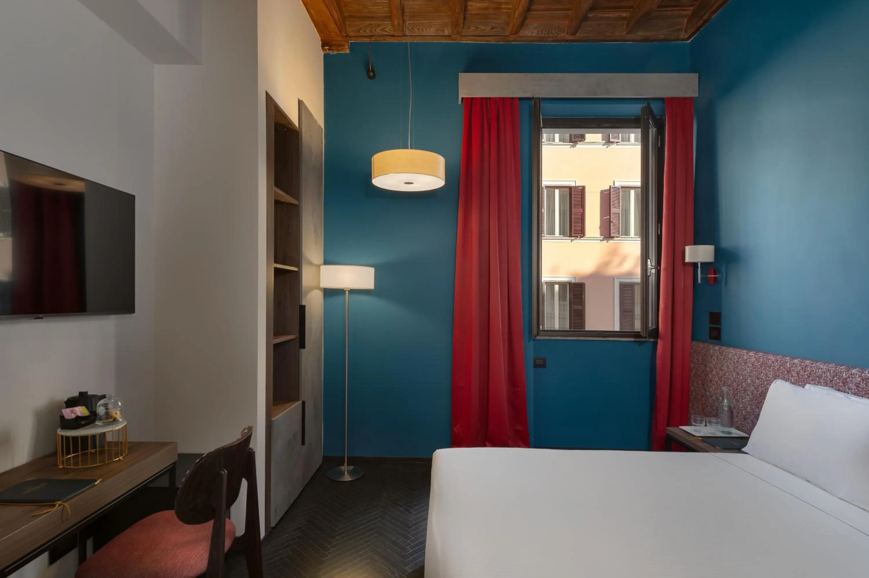 Bed in Passpartout Boutique Palace