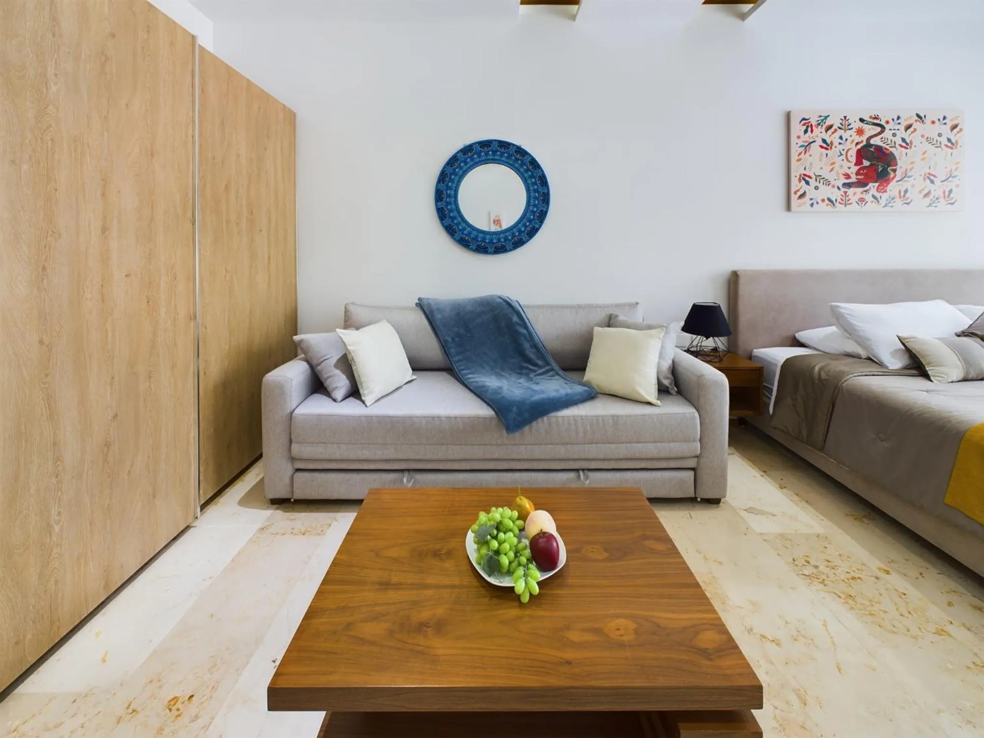 Living room in Studio near to 5th Avenue, Bars & Beautiful views By Yeah