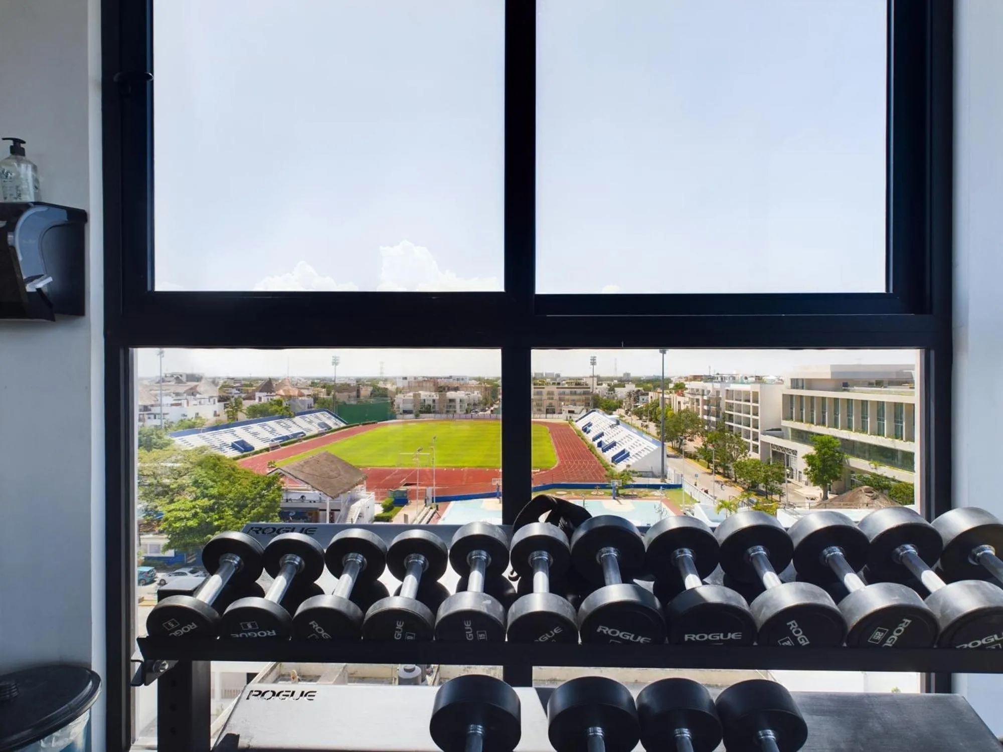 Fitness centre/facilities in Studio near to 5th Avenue, Bars & Beautiful views By Yeah