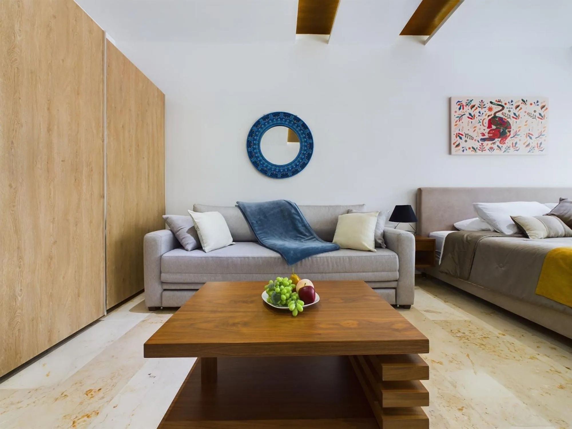 Living room in Studio near to 5th Avenue, Bars & Beautiful views By Yeah