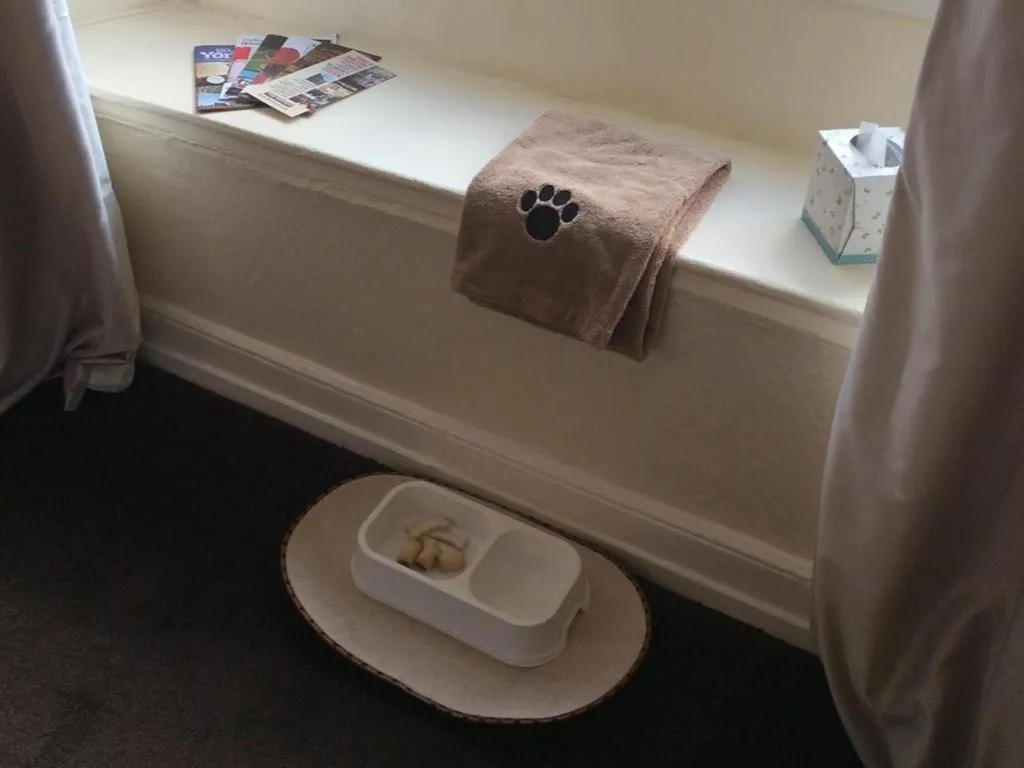 Bedroom, Bathroom in The unicorn