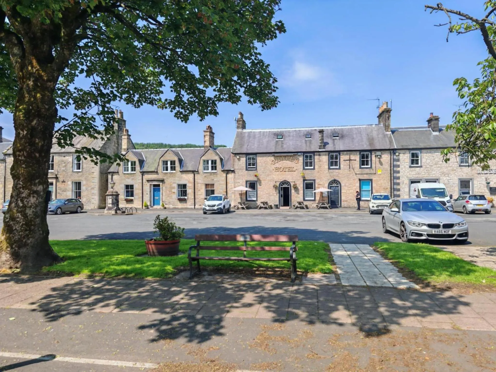 The Grapes Hotel