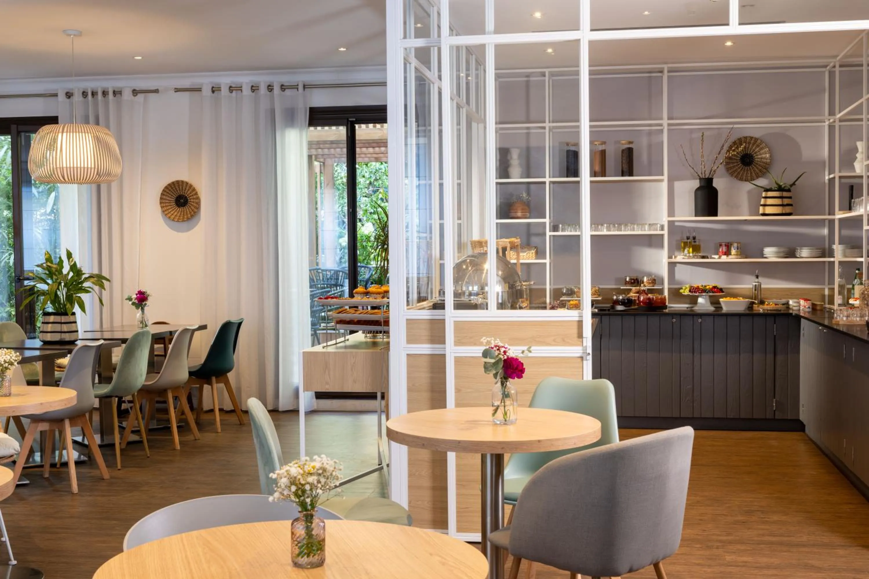 Breakfast in Hotel Paris Louis Blanc