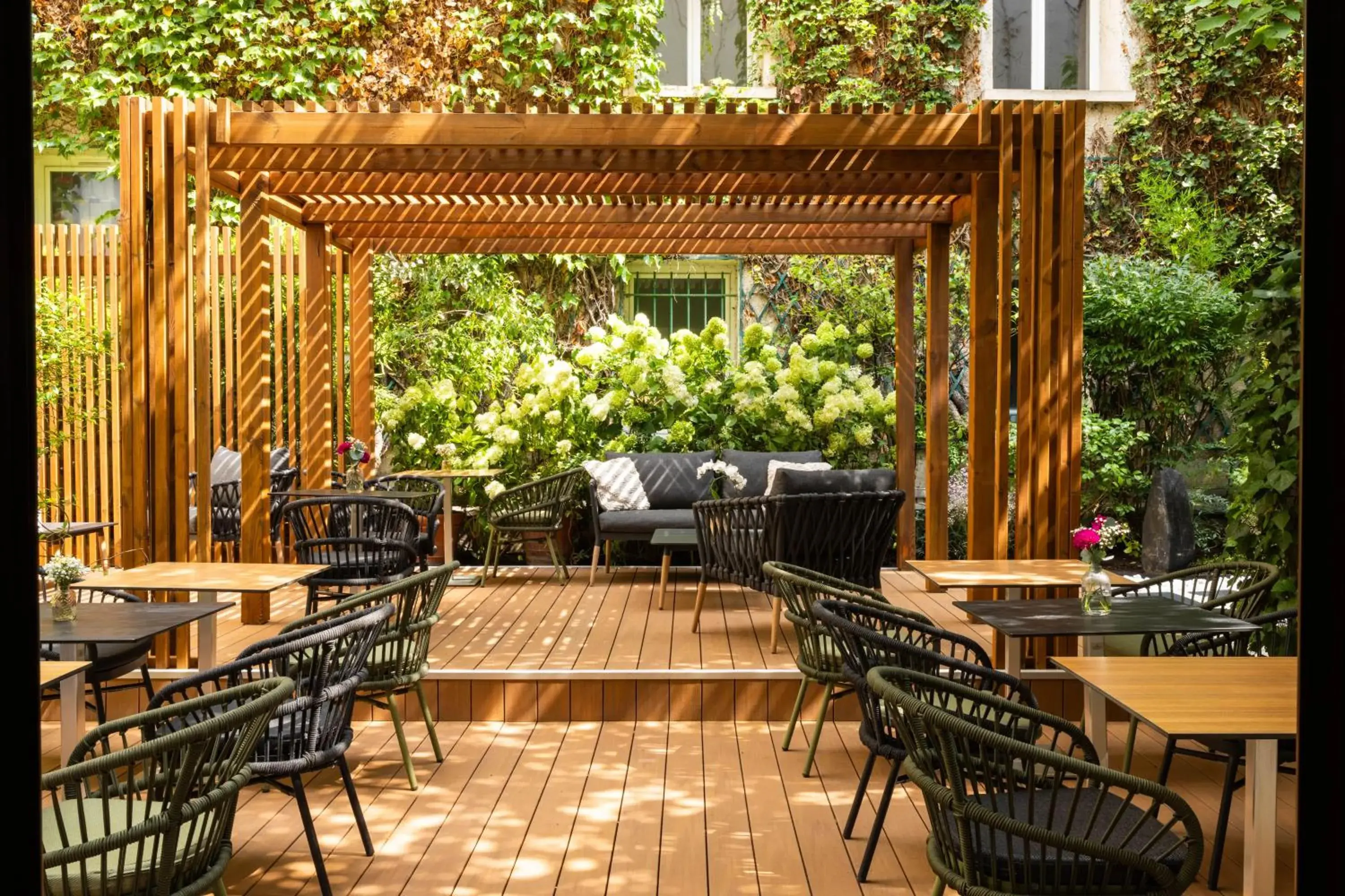 Garden view in Hotel Paris Louis Blanc Garden view in Hotel Paris Louis Blanc