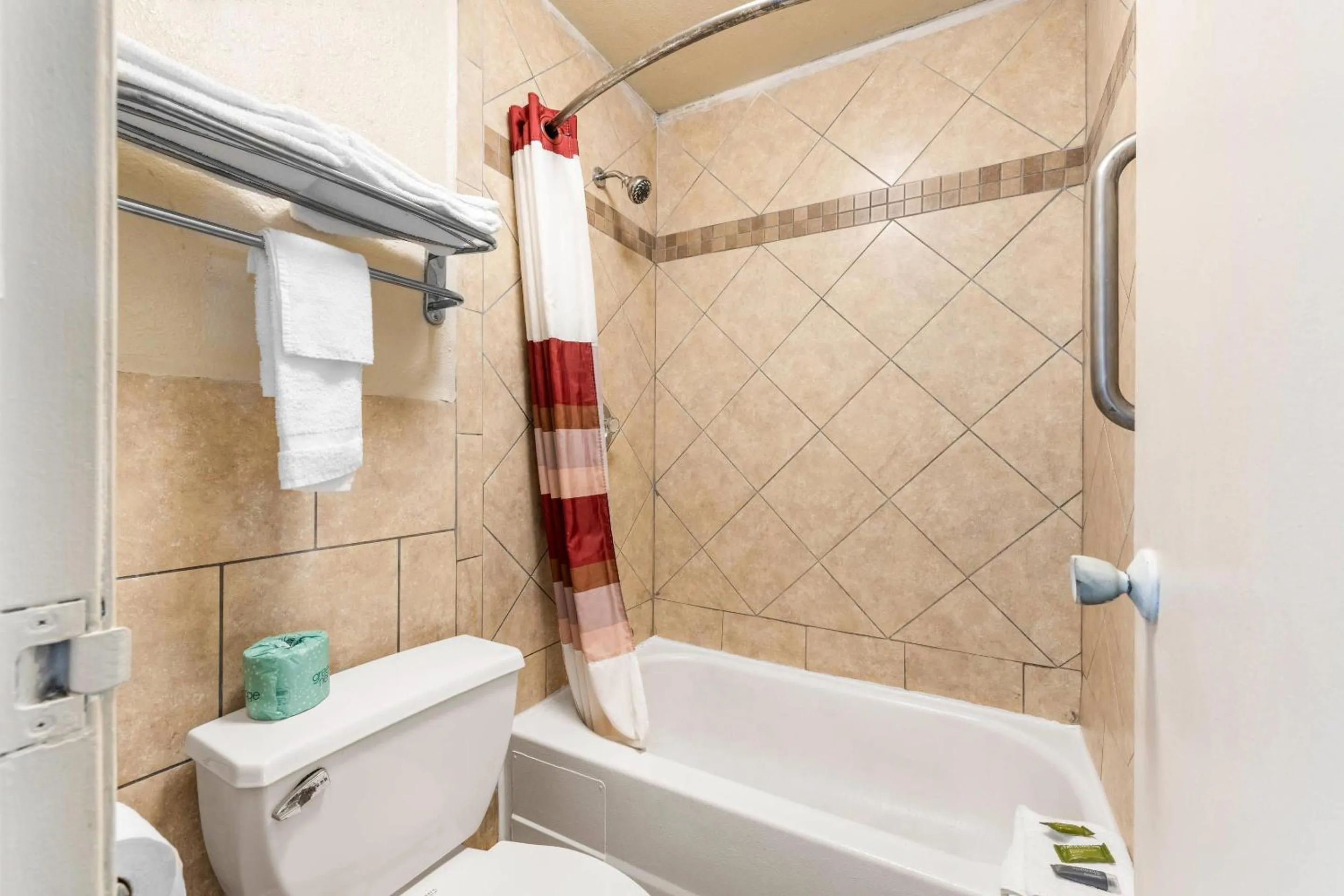 Bedroom in Econo Lodge Charlotte Airport