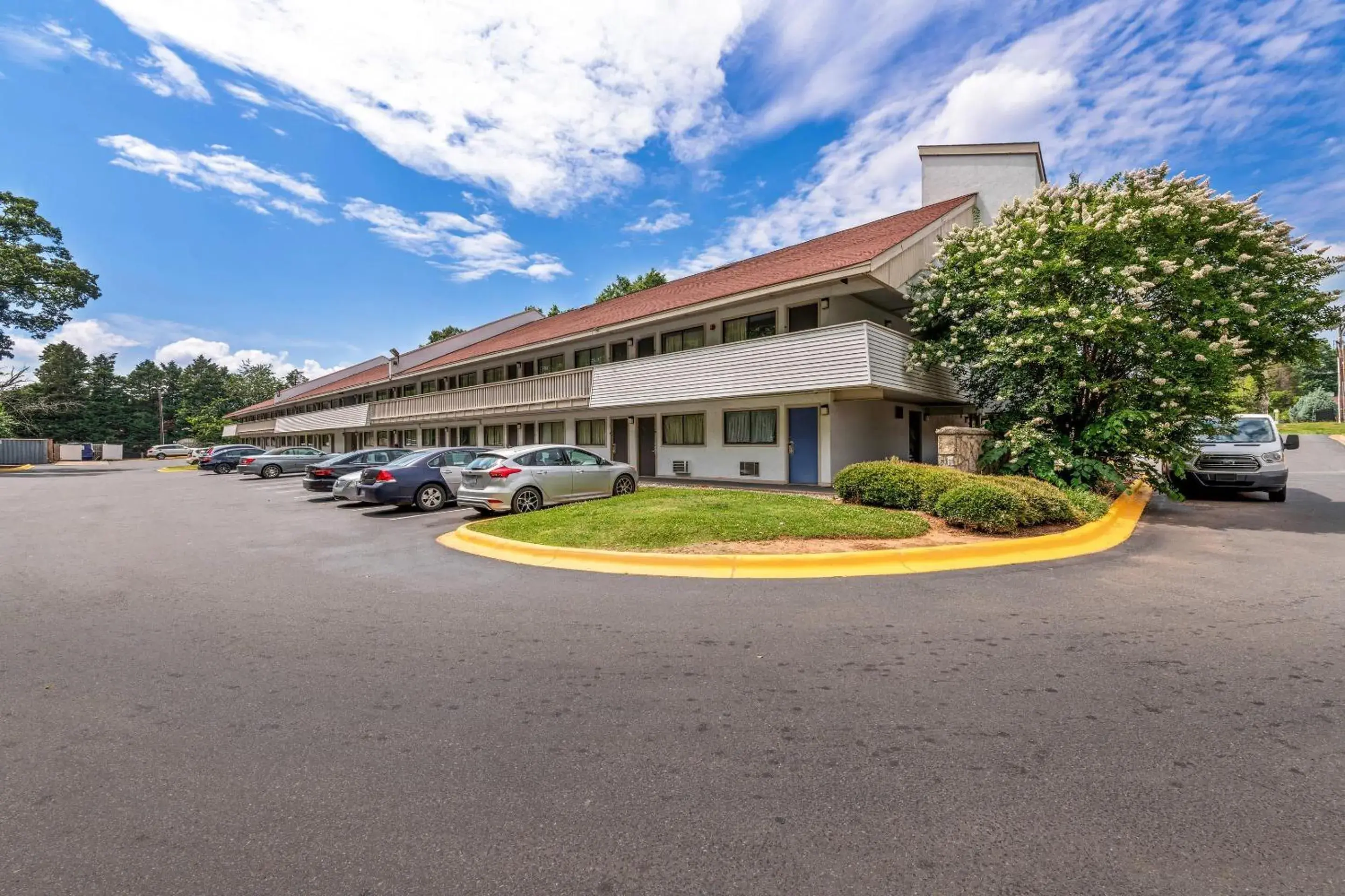 Property building in Econo Lodge Charlotte Airport Property building in Econo Lodge Charlotte Airport