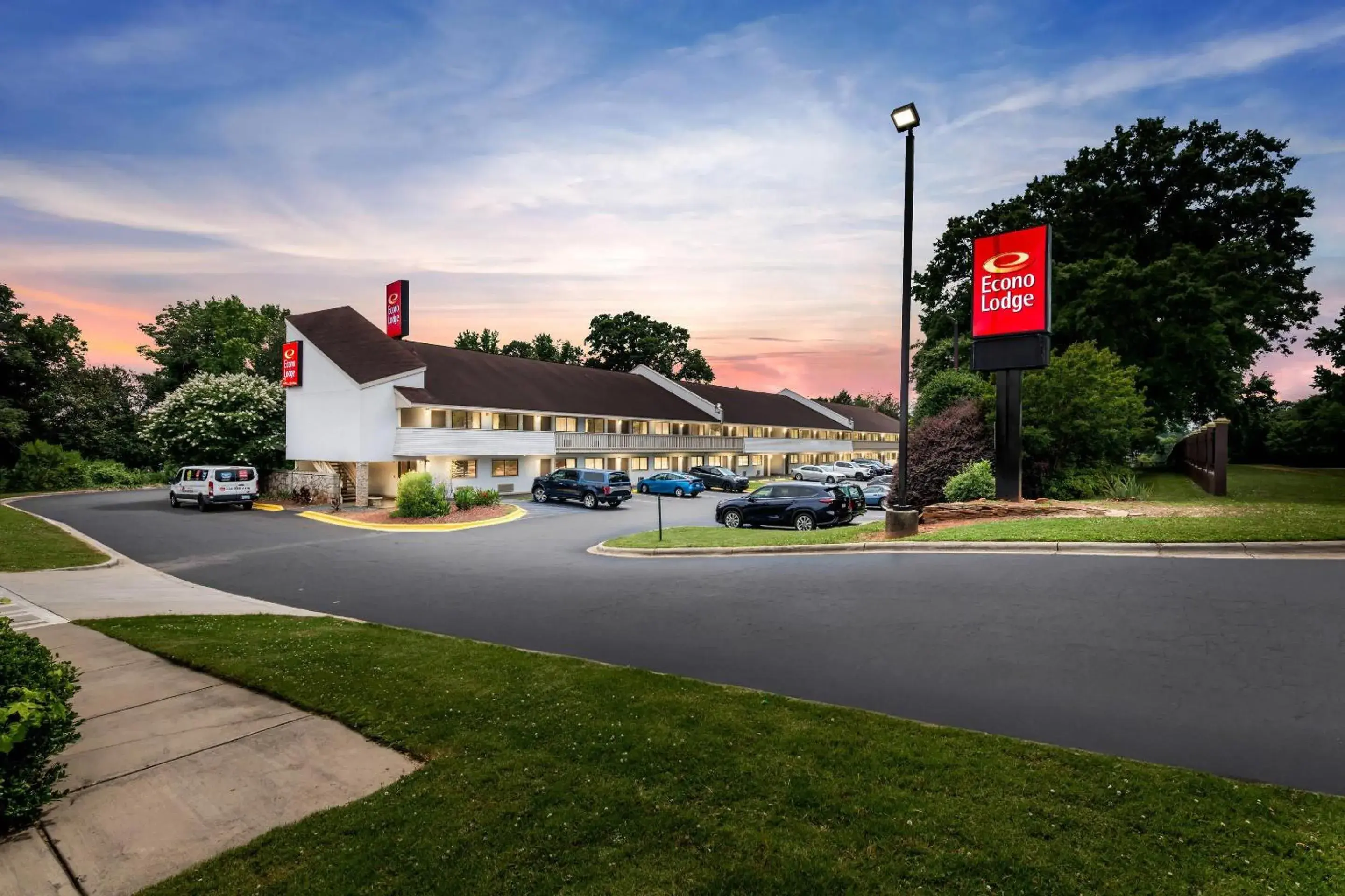 Property building in Econo Lodge Charlotte Airport Property building in Econo Lodge Charlotte Airport