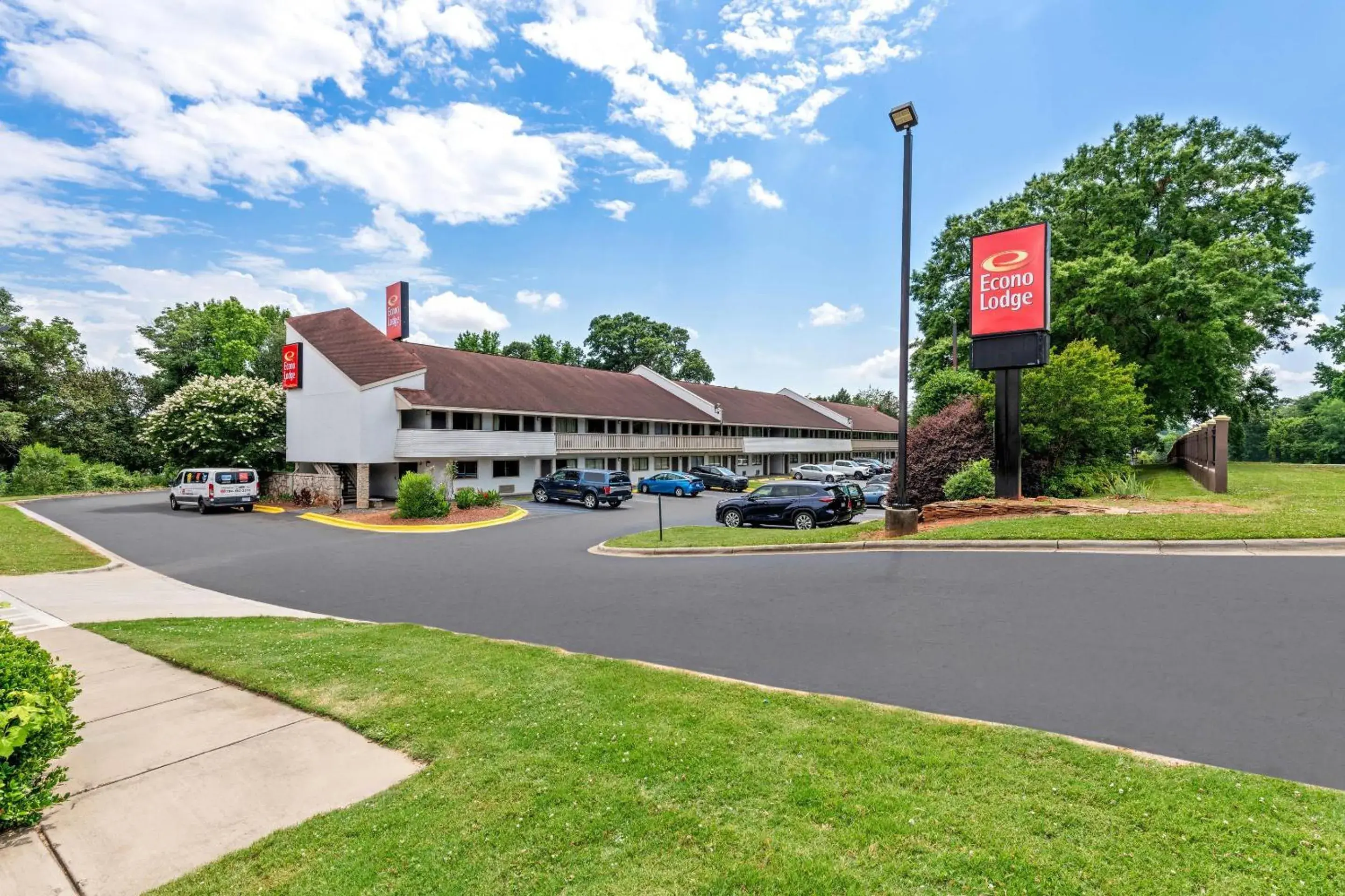 Property building in Econo Lodge Charlotte Airport Property building in Econo Lodge Charlotte Airport