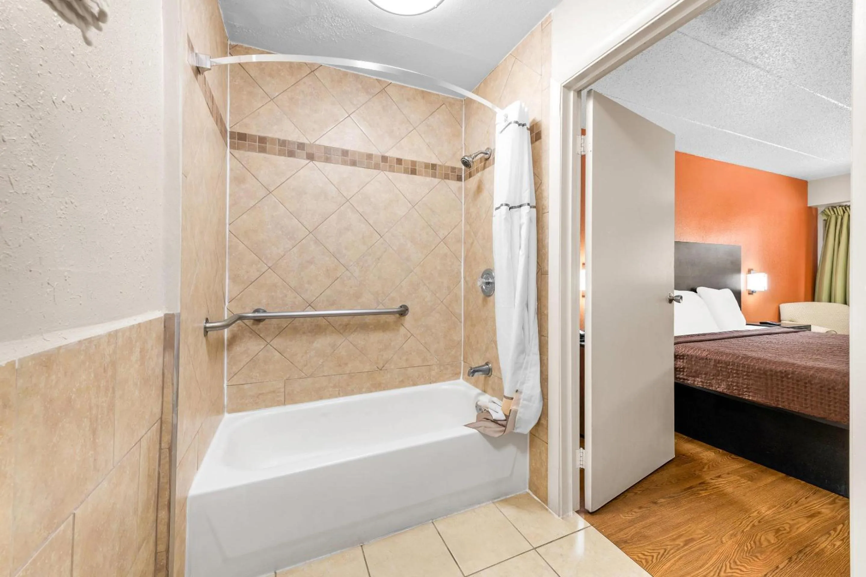 Bedroom, Bed in Econo Lodge Charlotte Airport