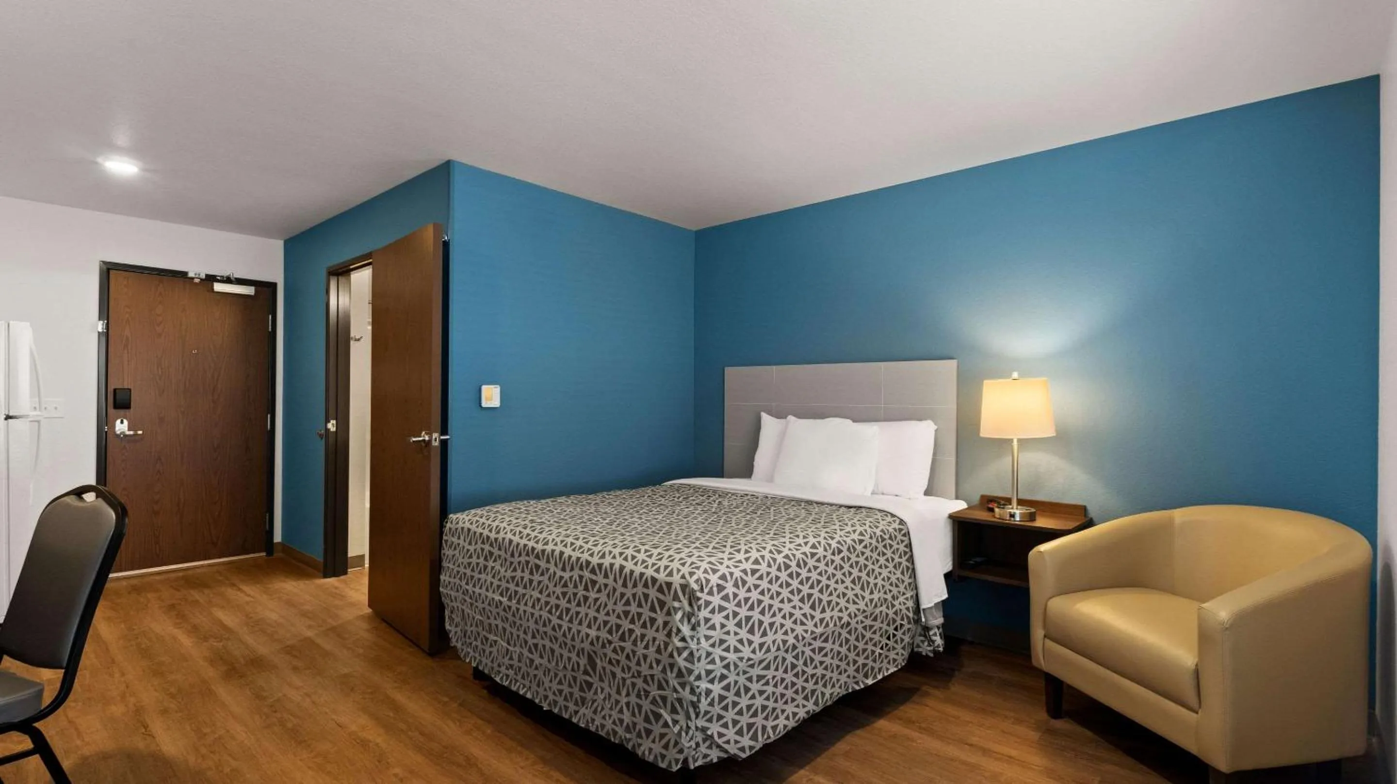 Bedroom, Bed in WoodSpring Suites Greeley