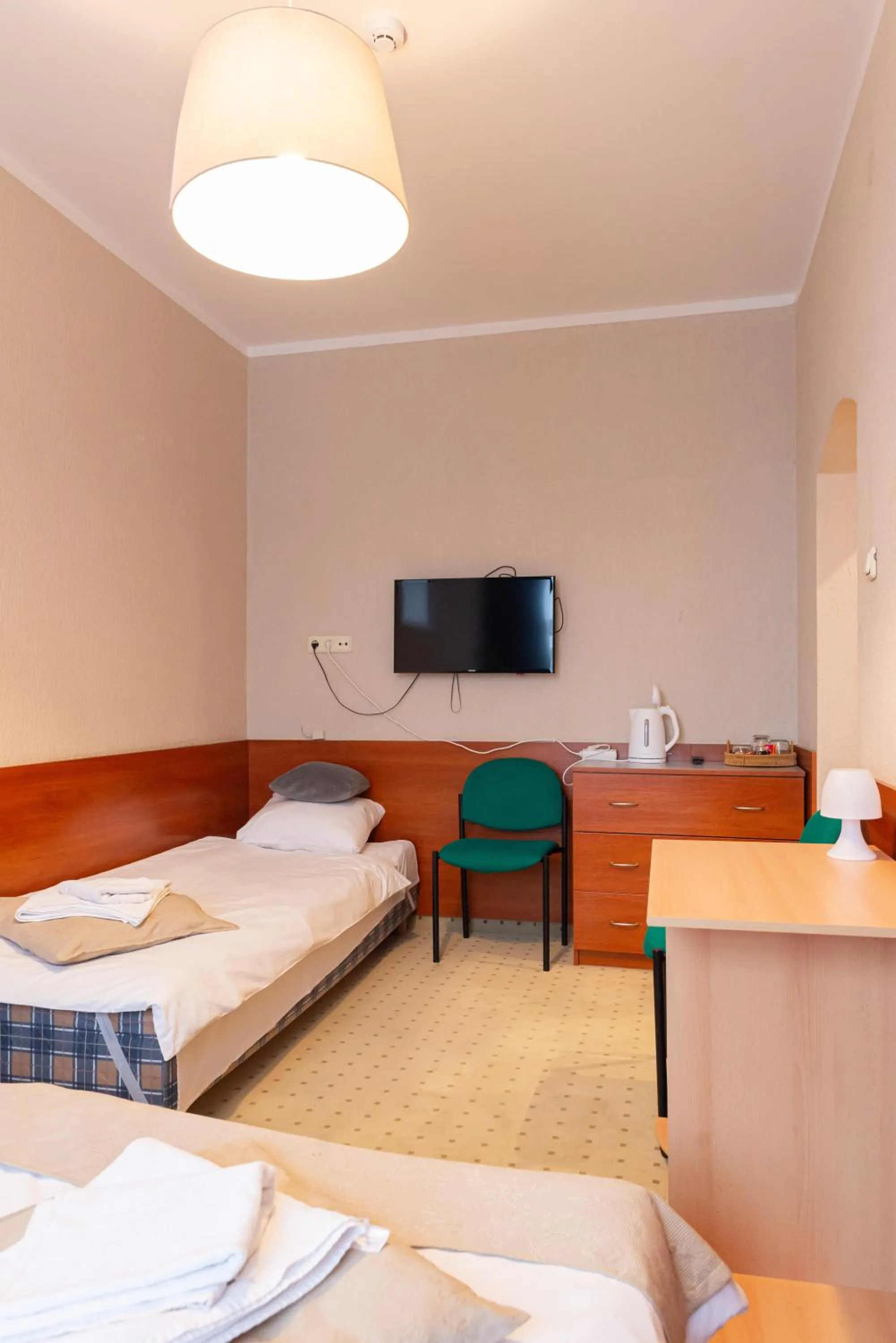 Communal lounge/ TV room, Bed in Inza Guest House