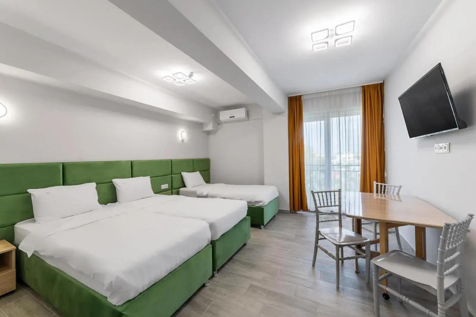 Triple Room in Otopeni Suites by CityBookings Triple Room in Otopeni Suites by CityBookings