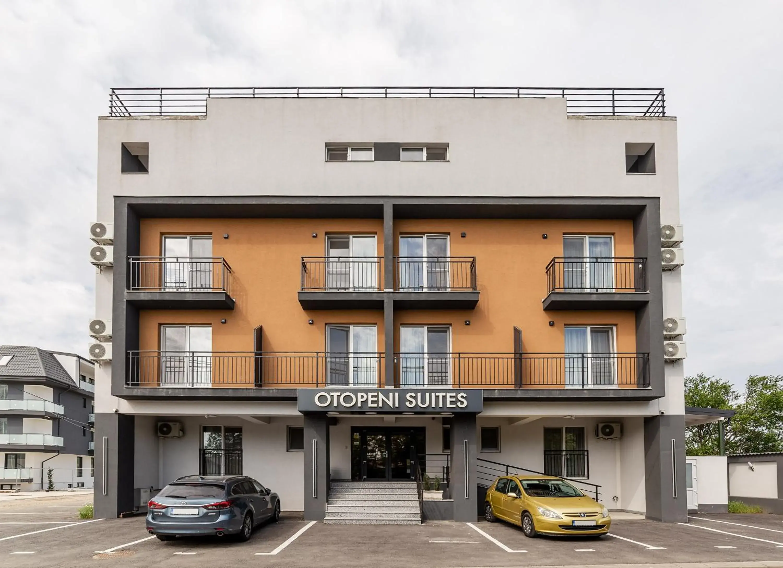 Property building in Otopeni Suites by CityBookings Property building in Otopeni Suites by CityBookings