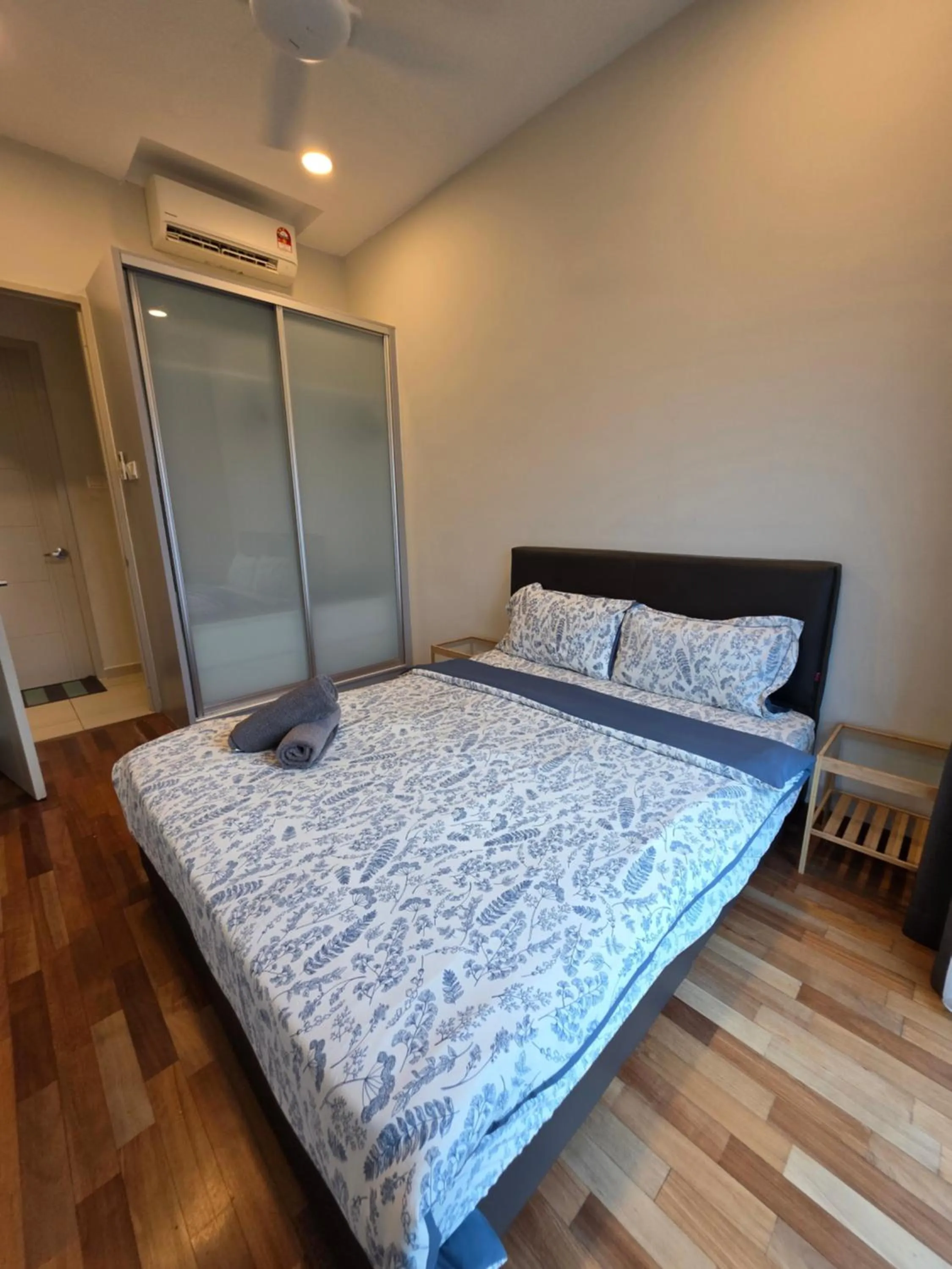 Bed in Reizz Residence by Perkasa