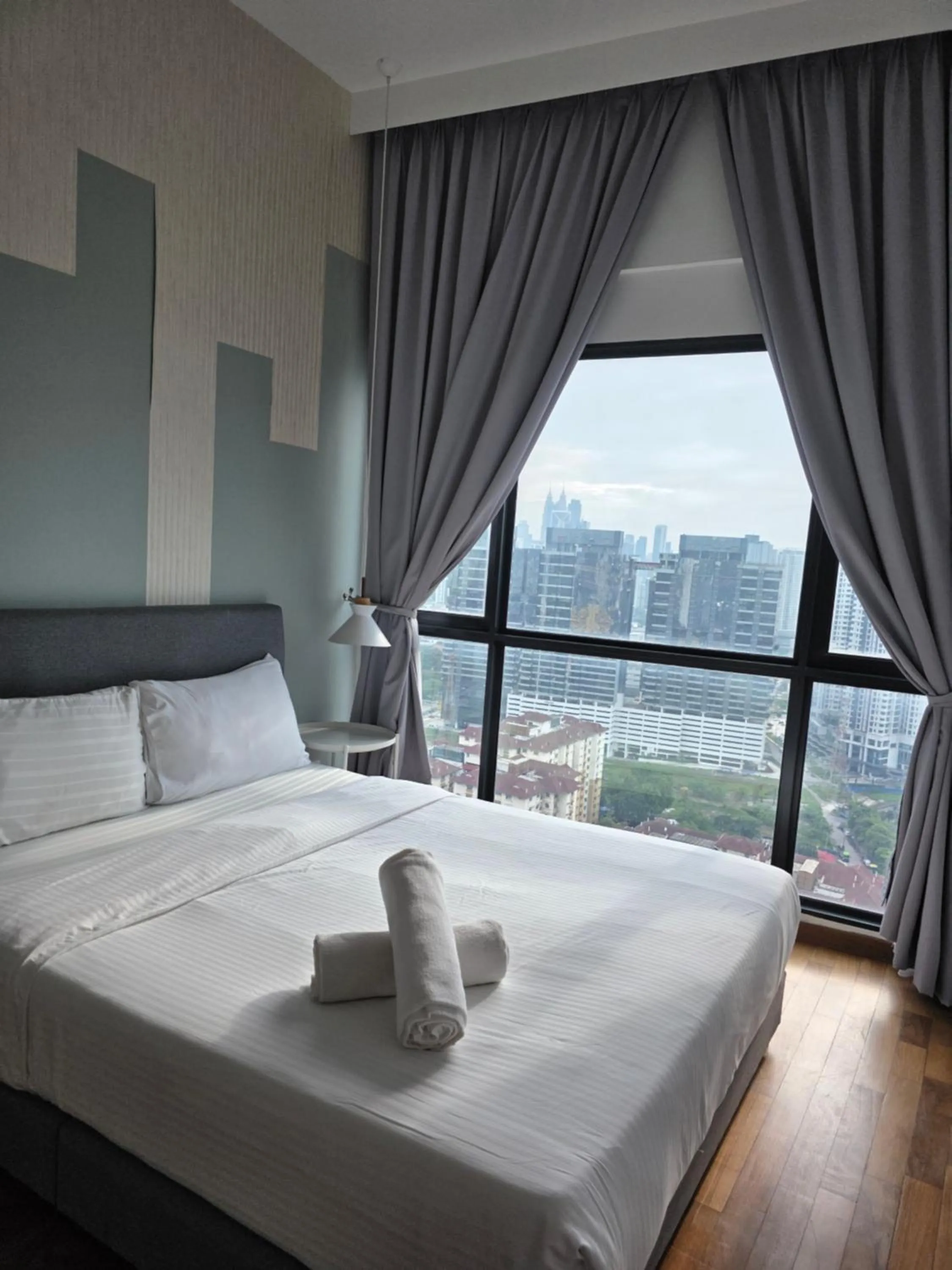 Bed in Reizz Residence by Perkasa