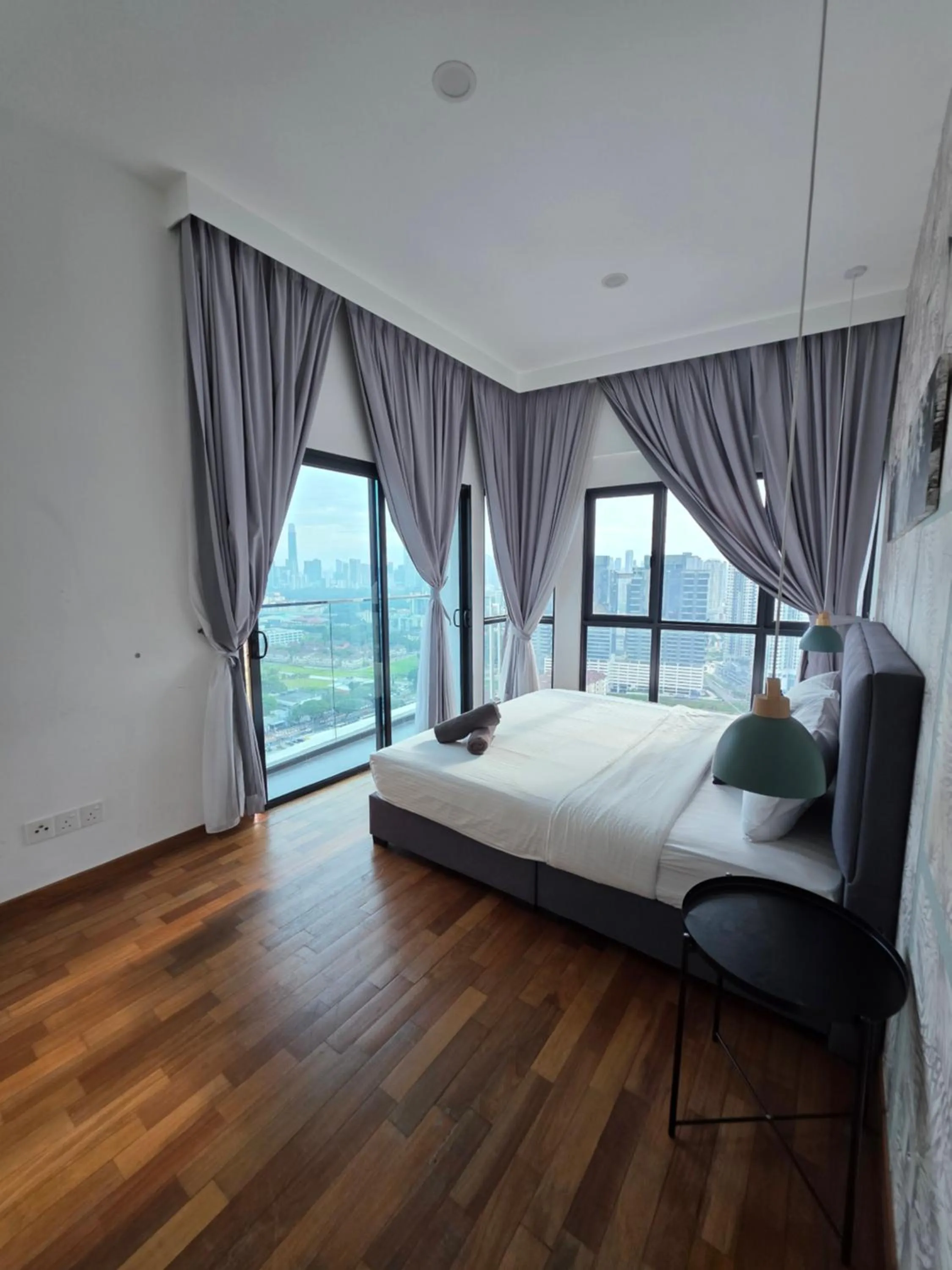 Bed in Reizz Residence by Perkasa