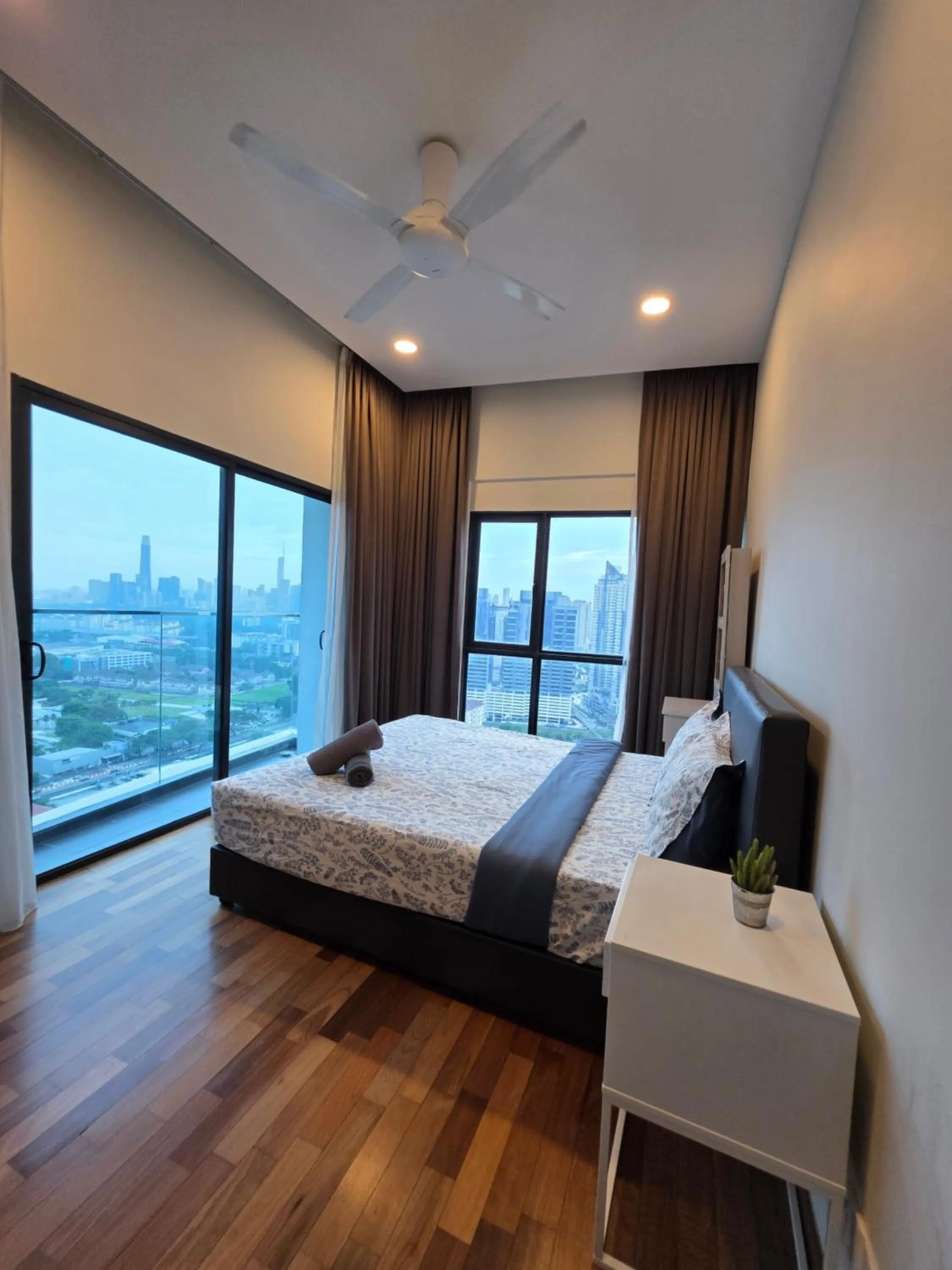 Bed in Reizz Residence by Perkasa