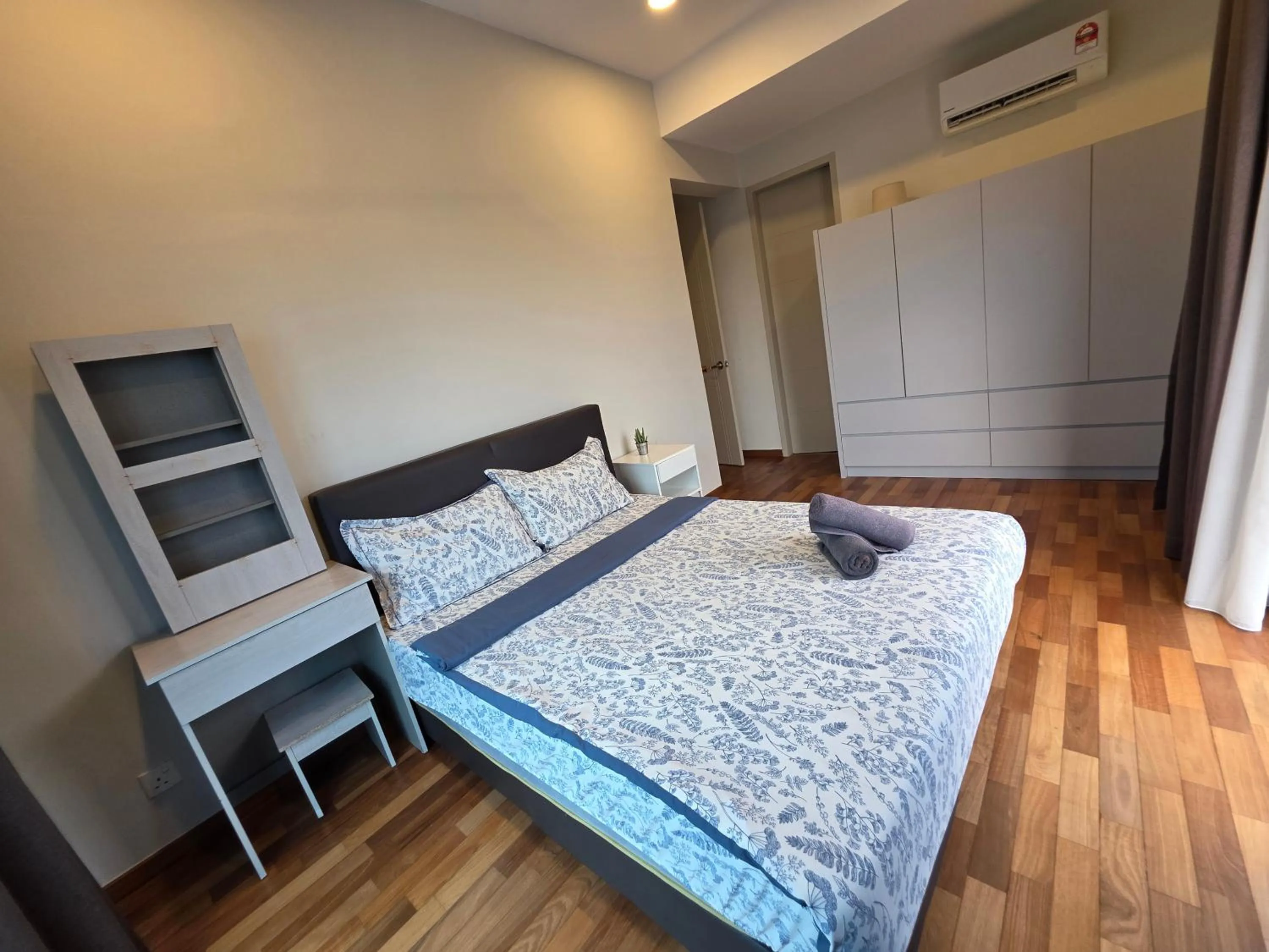 Bed in Reizz Residence by Perkasa
