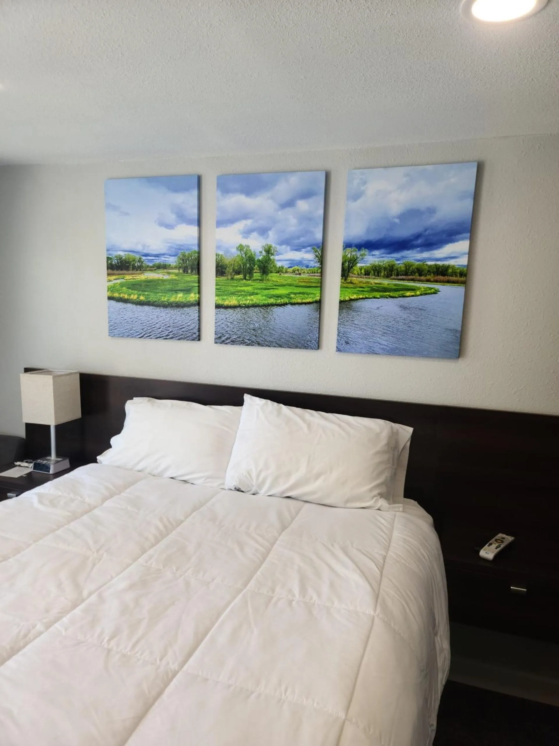 Bed in Snowy Mountain Inn