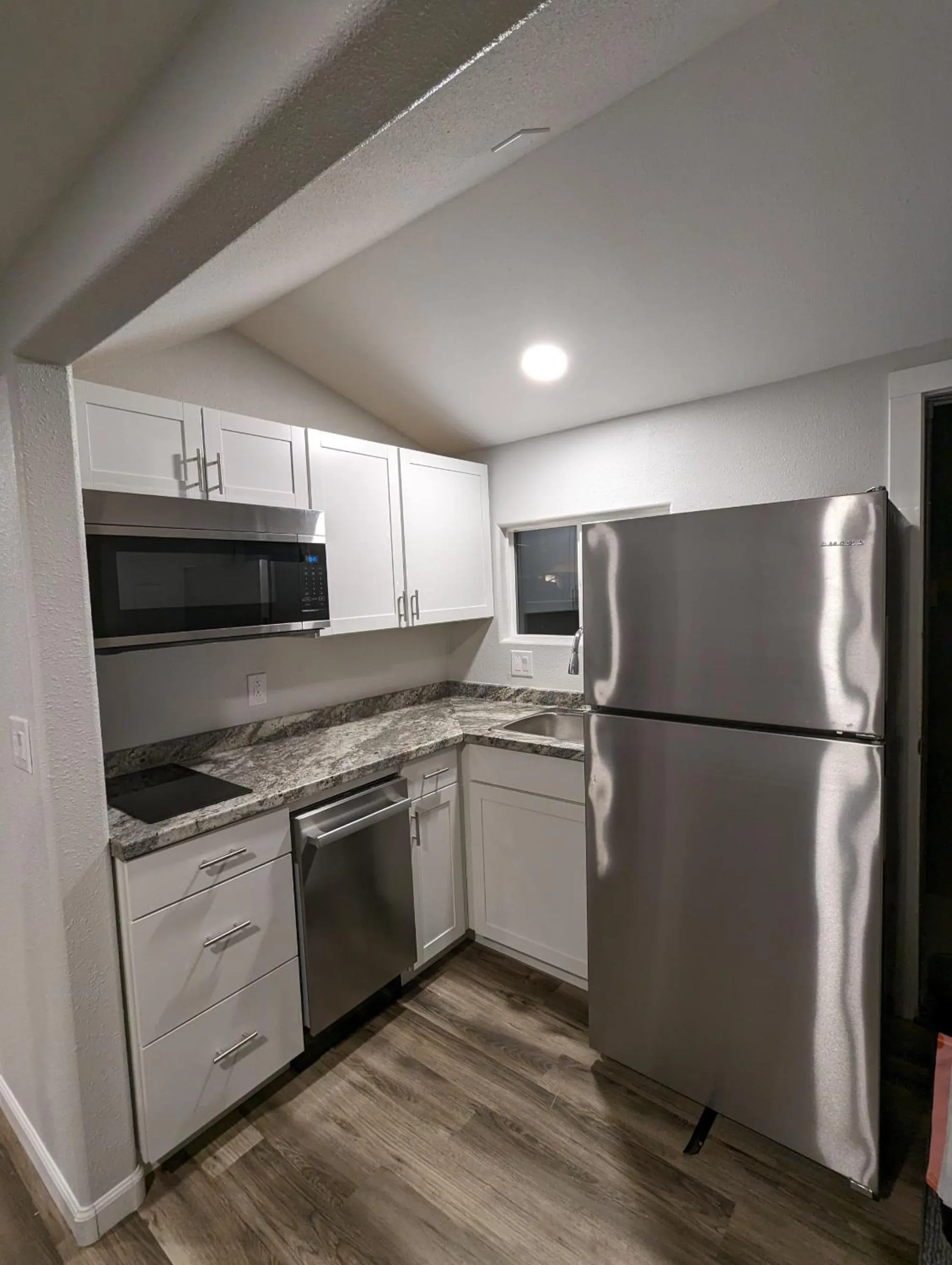 Kitchen or kitchenette in Snowy Mountain Inn