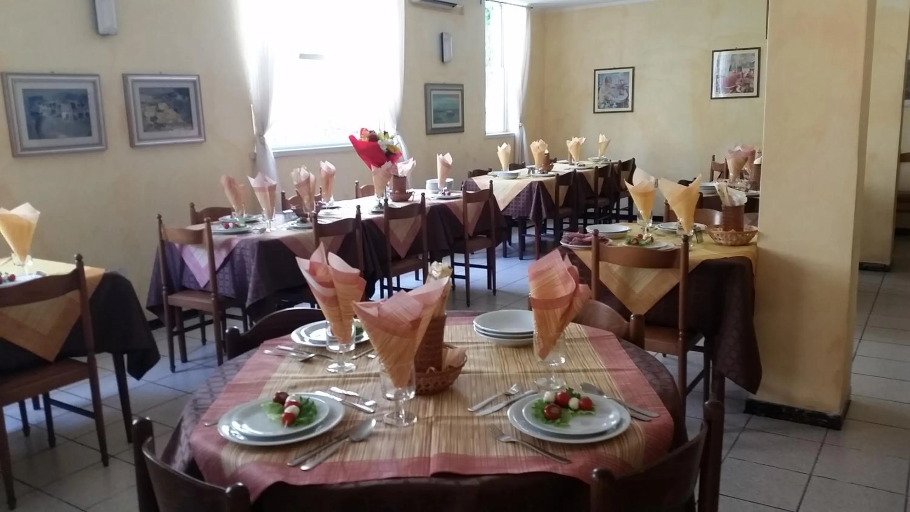 Restaurant/places to eat in Hotel Eleonora