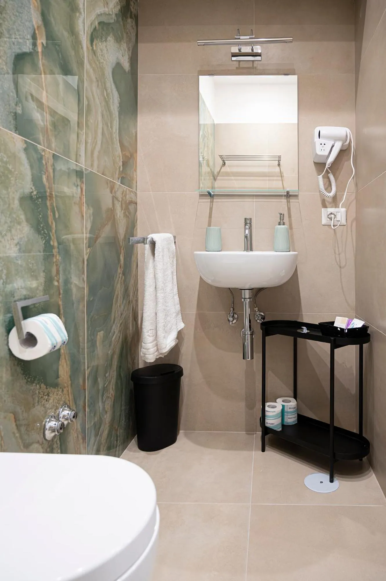 Bathroom in Folklore B&B