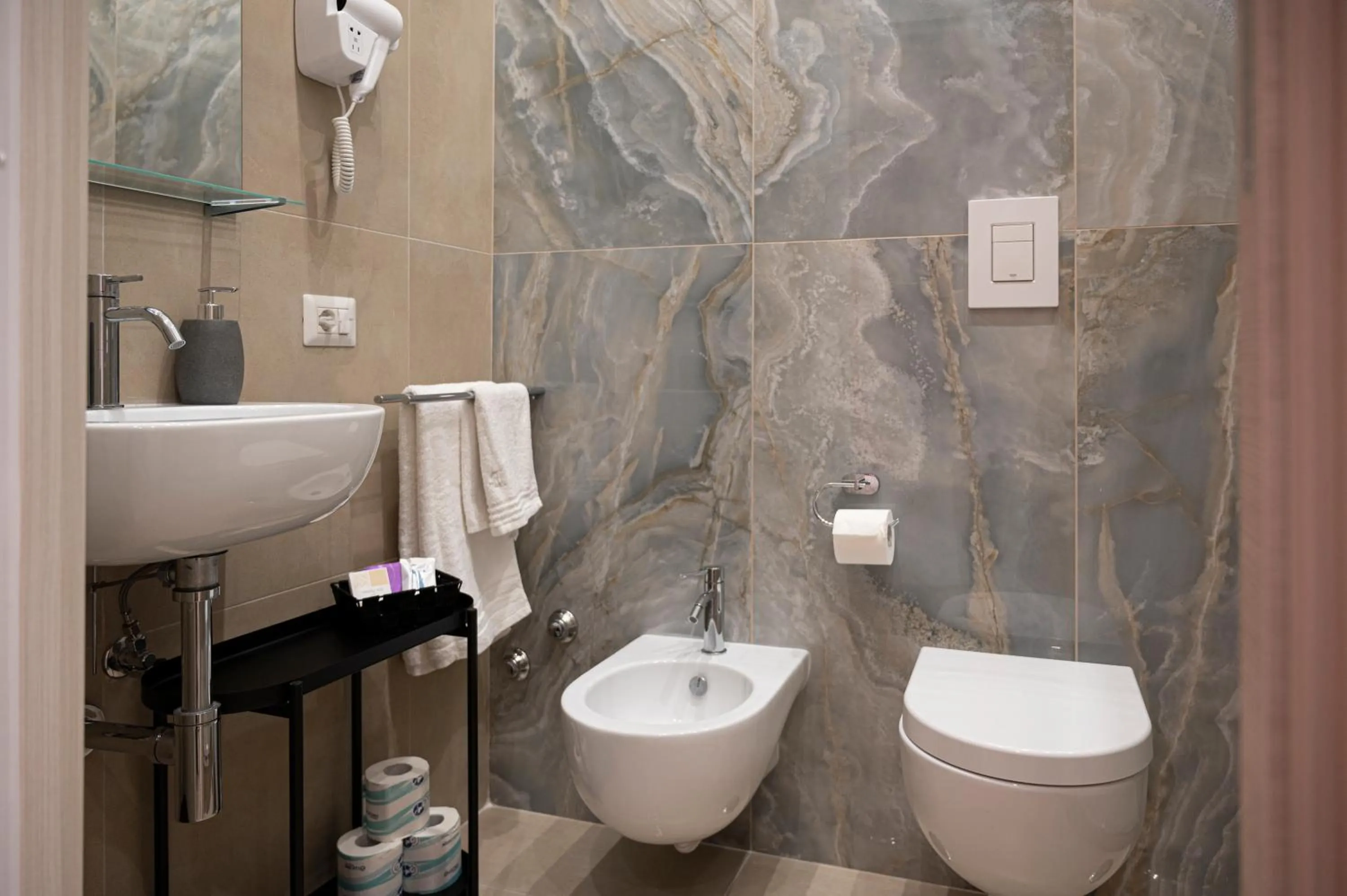 Bathroom in Folklore B&B