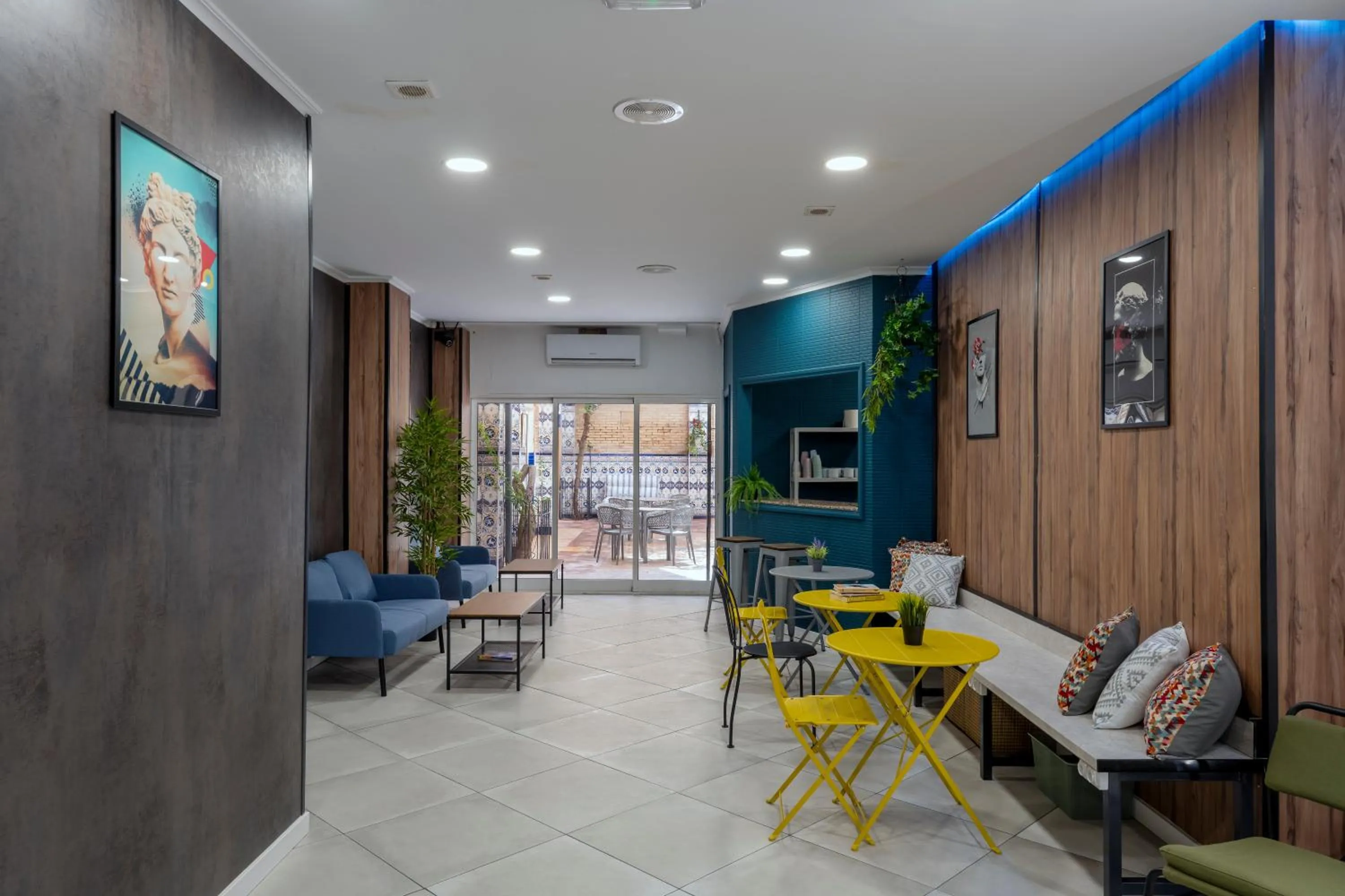 Seating area in SOM Hostel Valencia