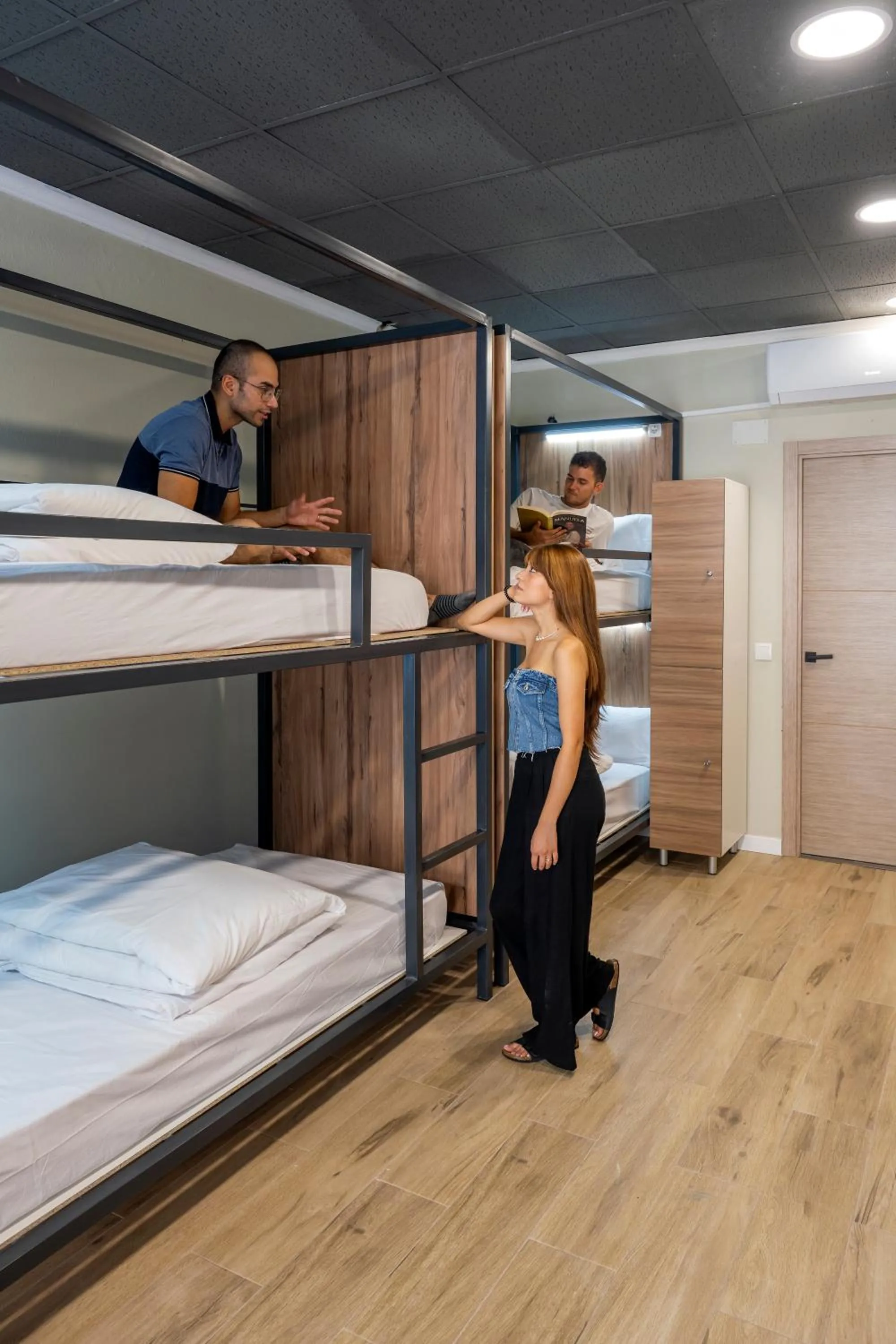 People, Bed in SOM Hostel Valencia