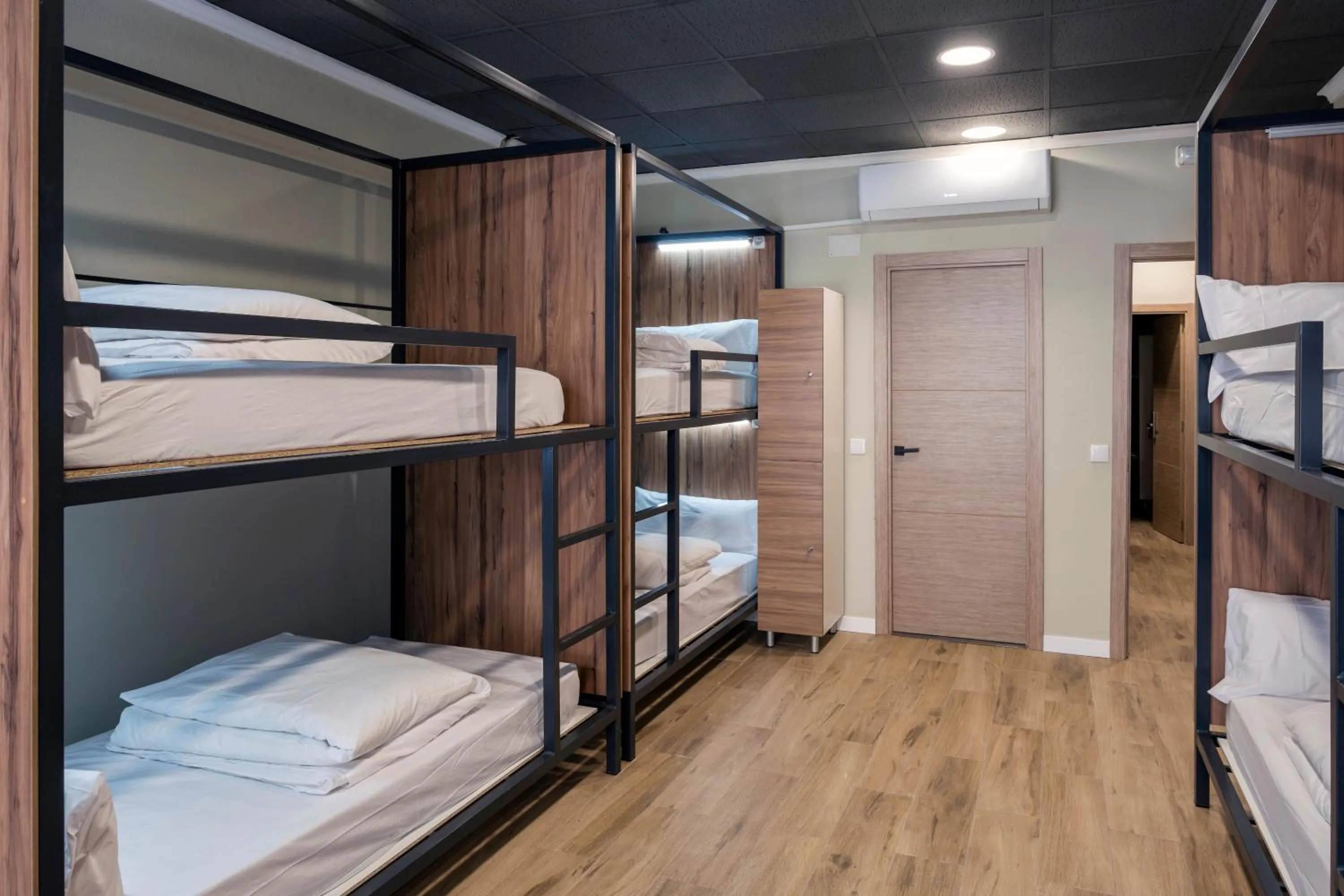 Photo of the whole room, Bed in SOM Hostel Valencia