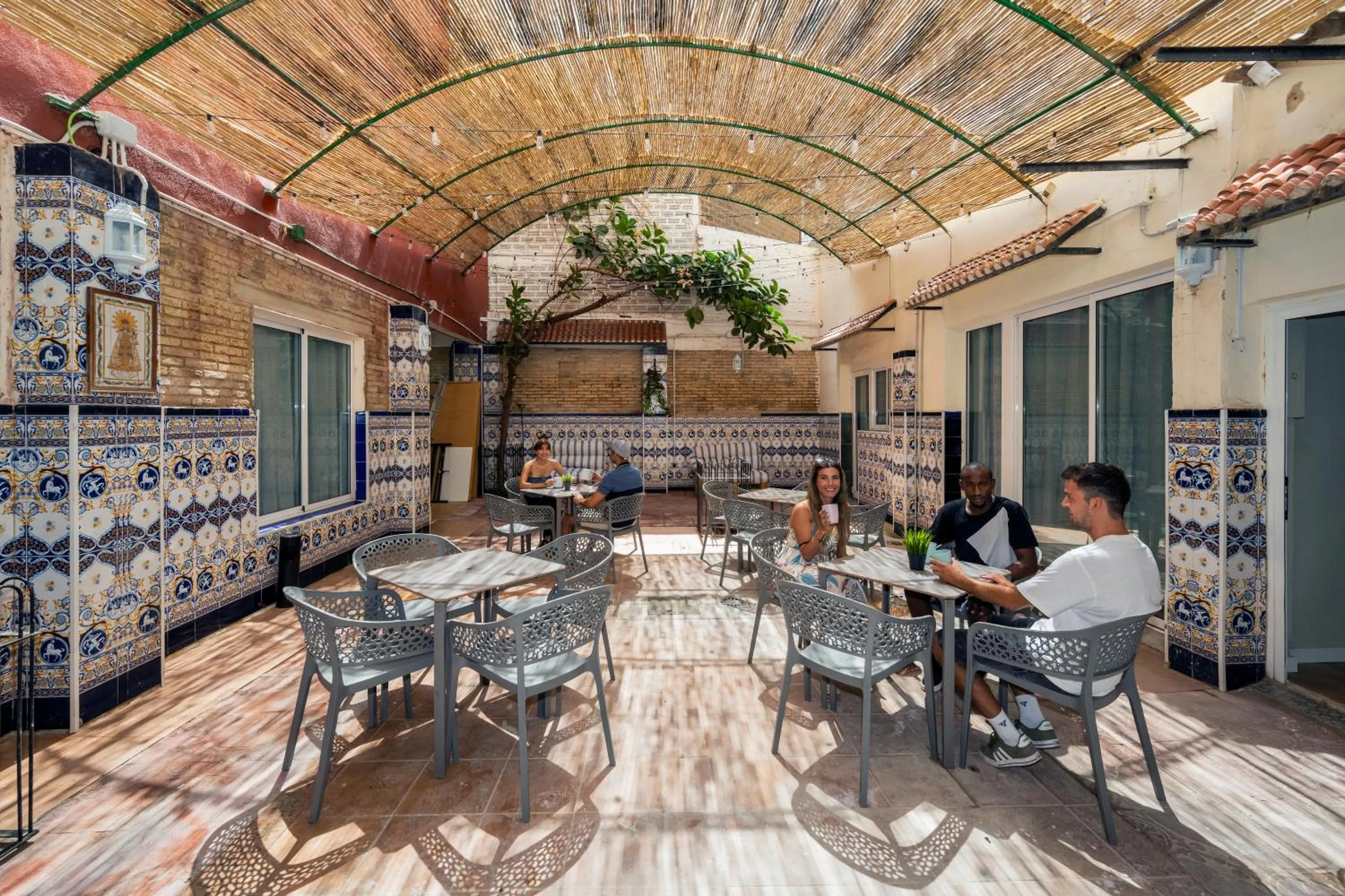 Patio in SOM Hostel Valencia