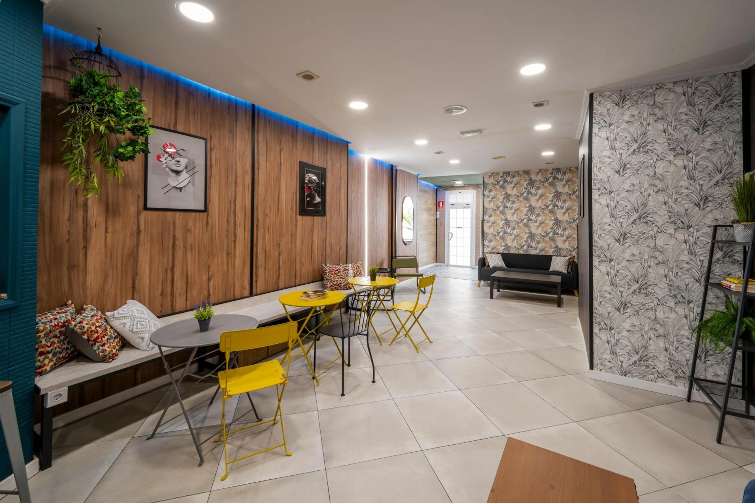 Seating area in SOM Hostel Valencia