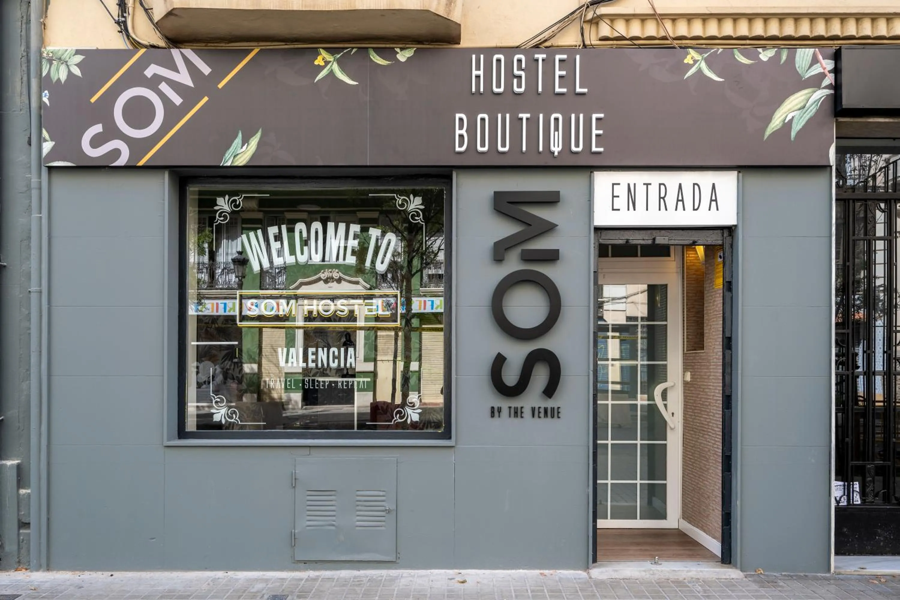 Facade/entrance in SOM Hostel Valencia