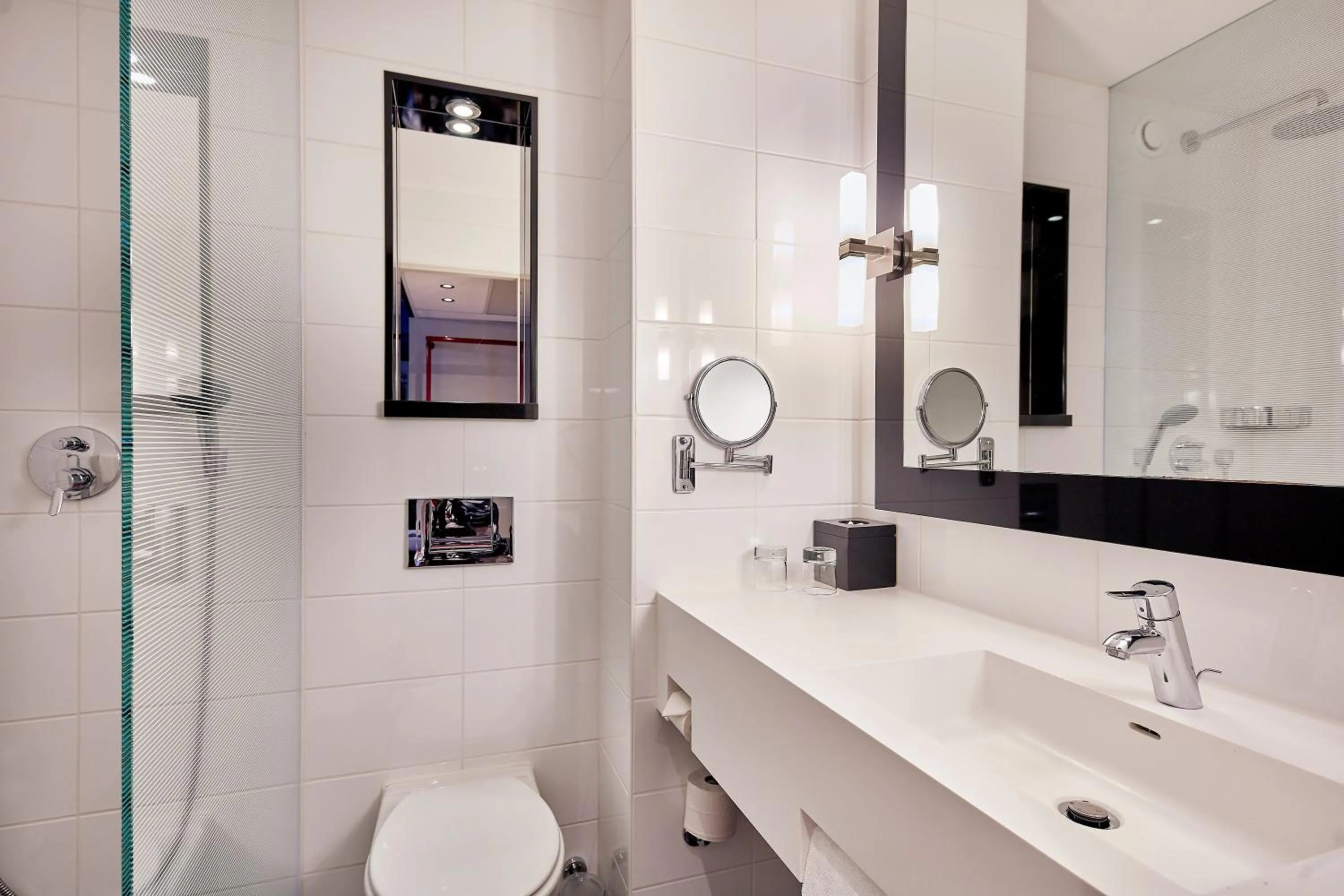 Toilet in Carlton Square Hotel