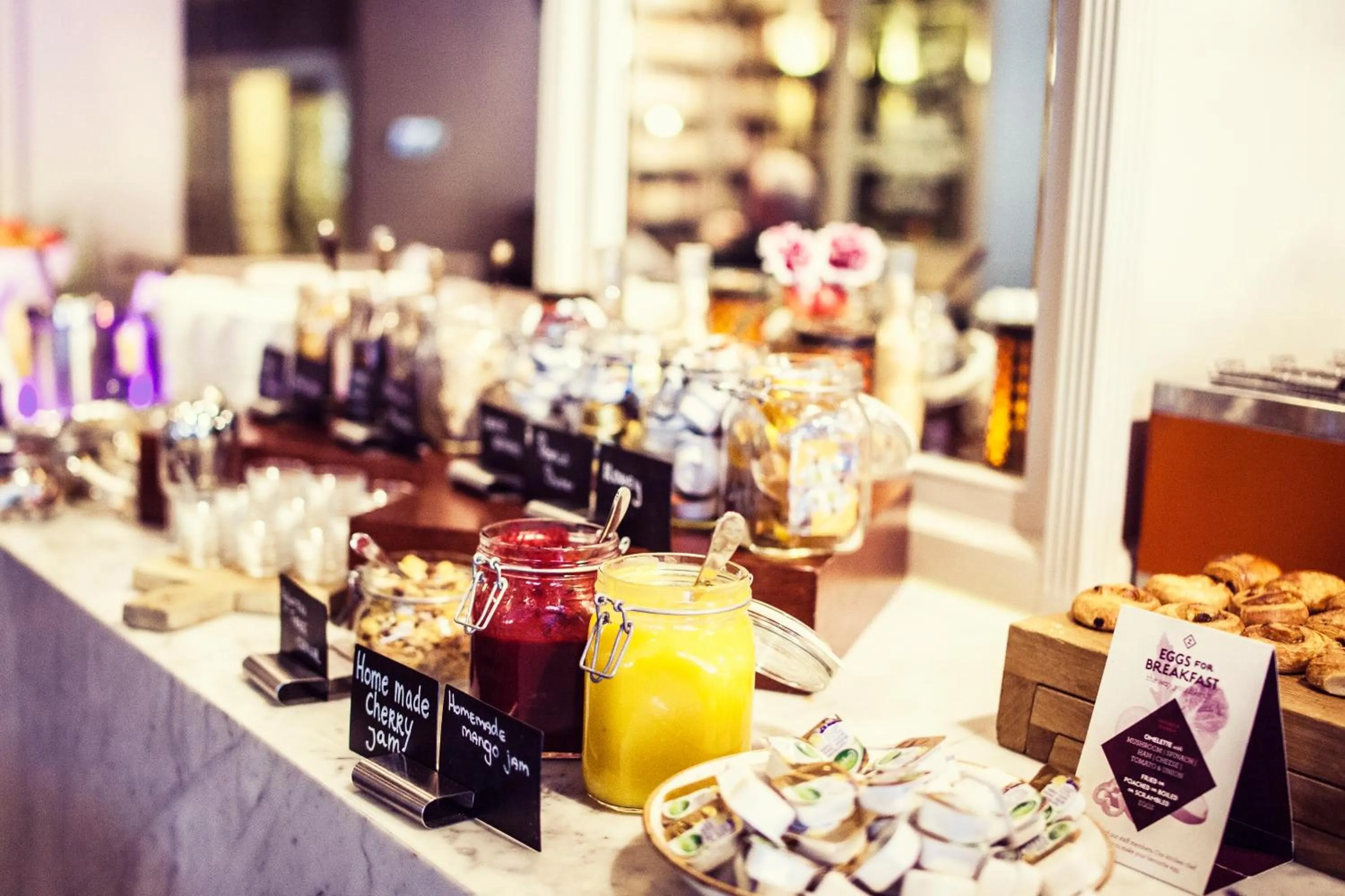 Breakfast in Carlton Square Hotel