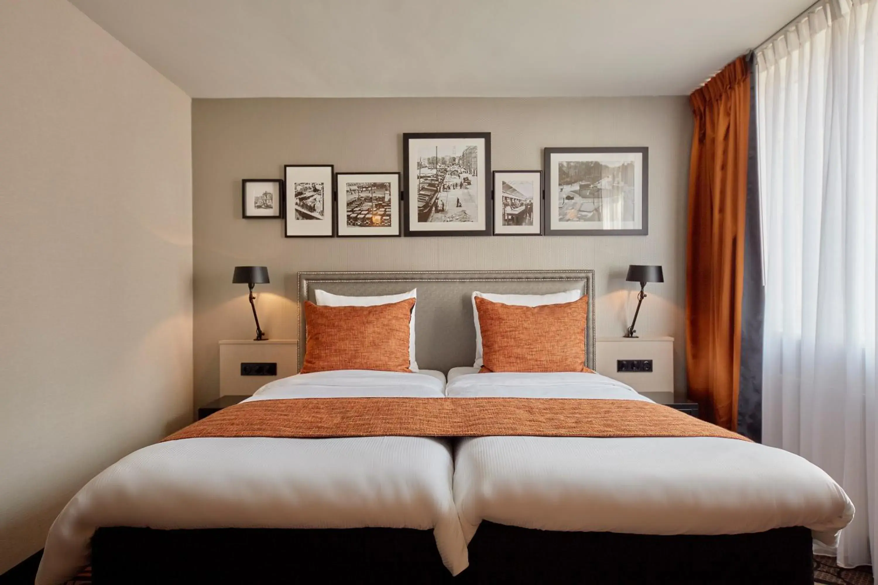 Bed in Carlton Square Hotel Bed in Carlton Square Hotel