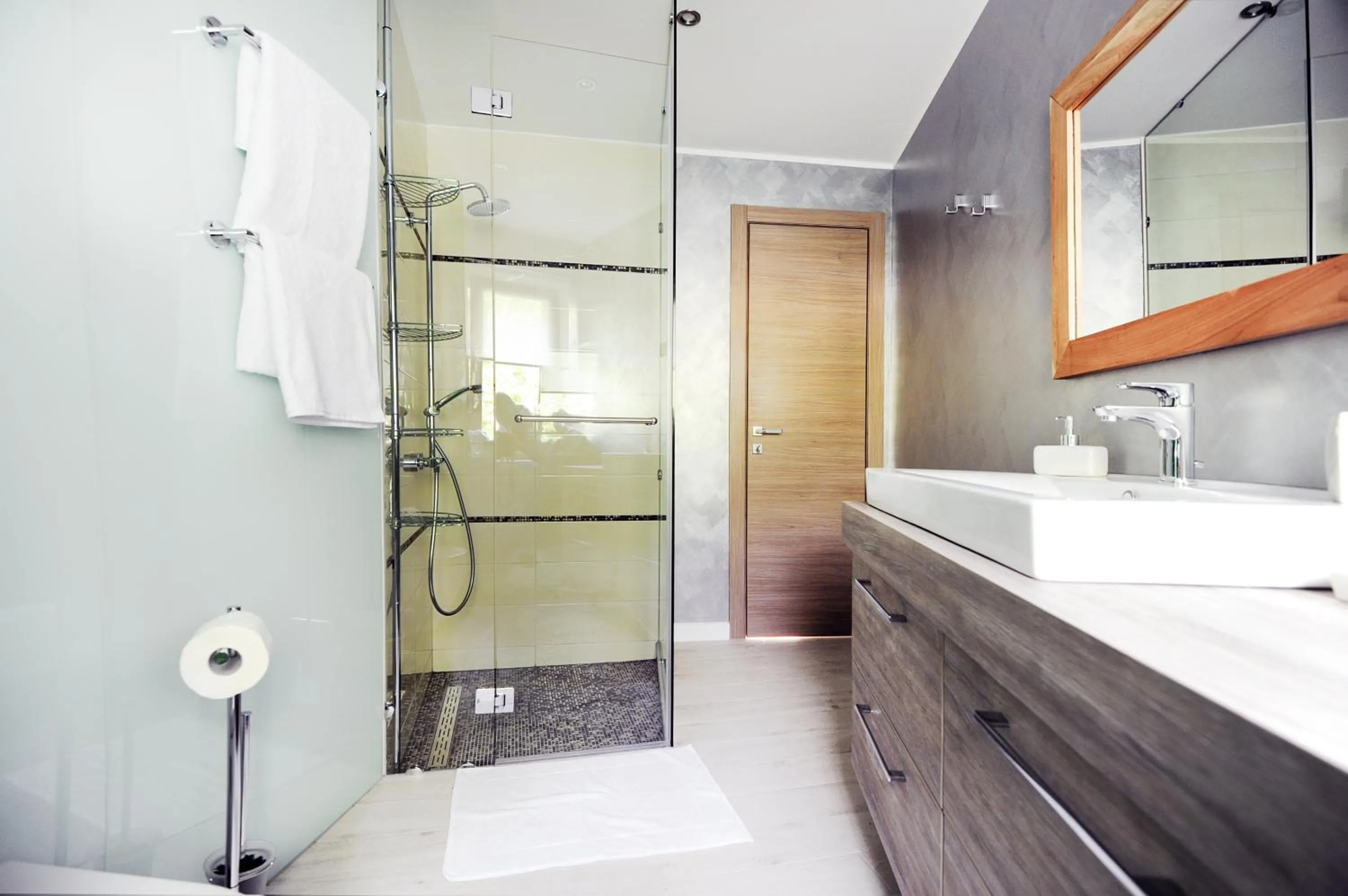 Shower in Feel Good Penthouse With Jacuzzi
