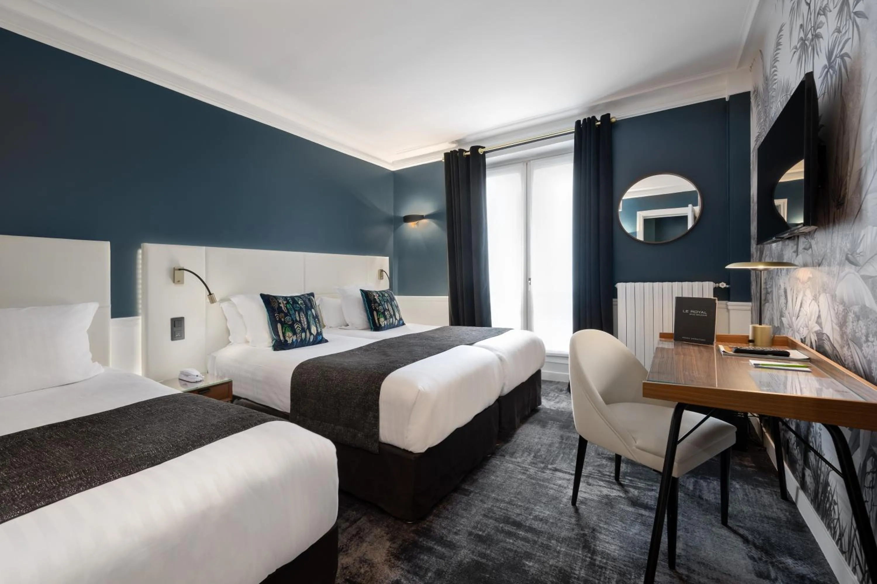 Bed in Hôtel le Royal Rive Gauche