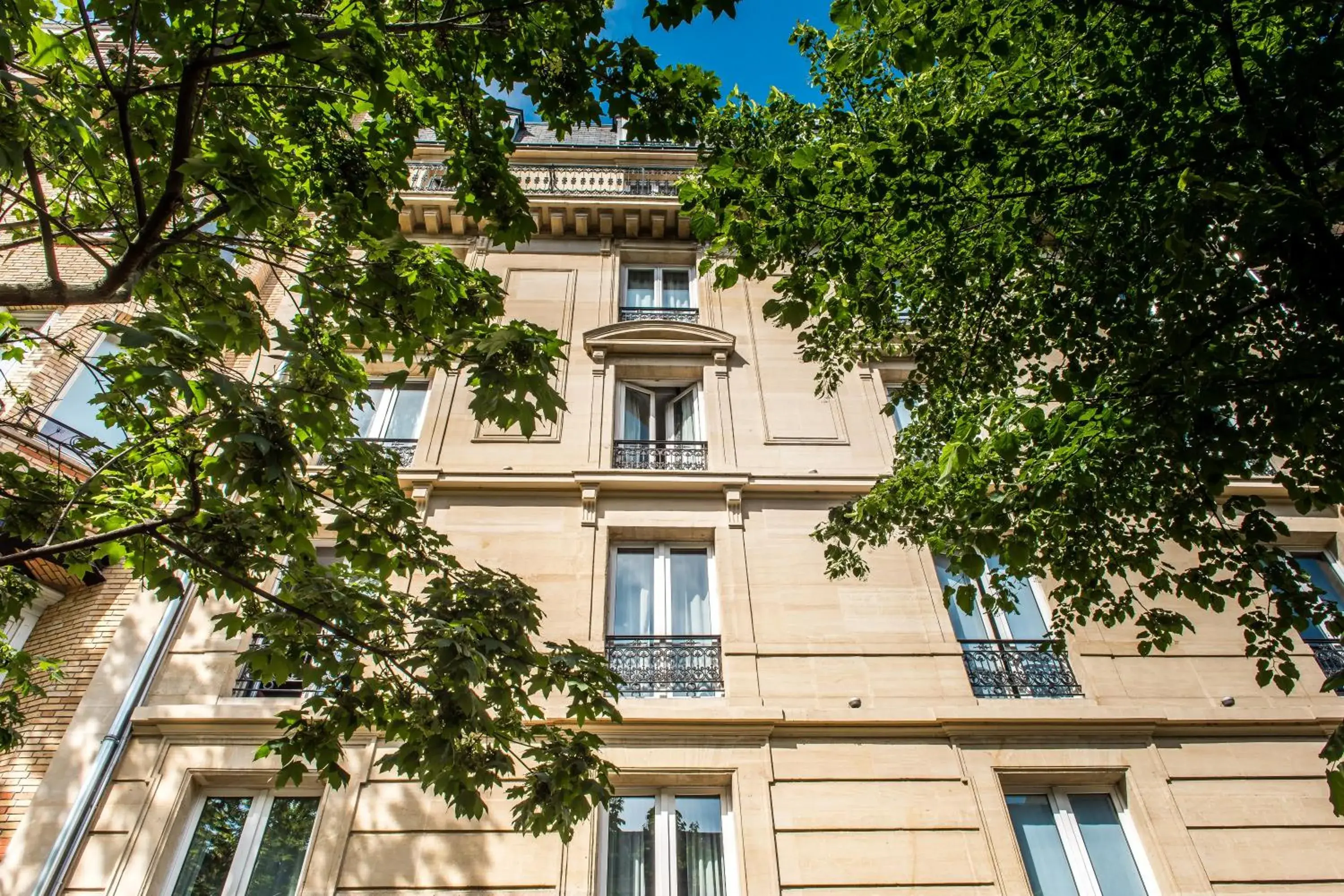 Property building in Hôtel le Royal Rive Gauche Property building in Hôtel le Royal Rive Gauche