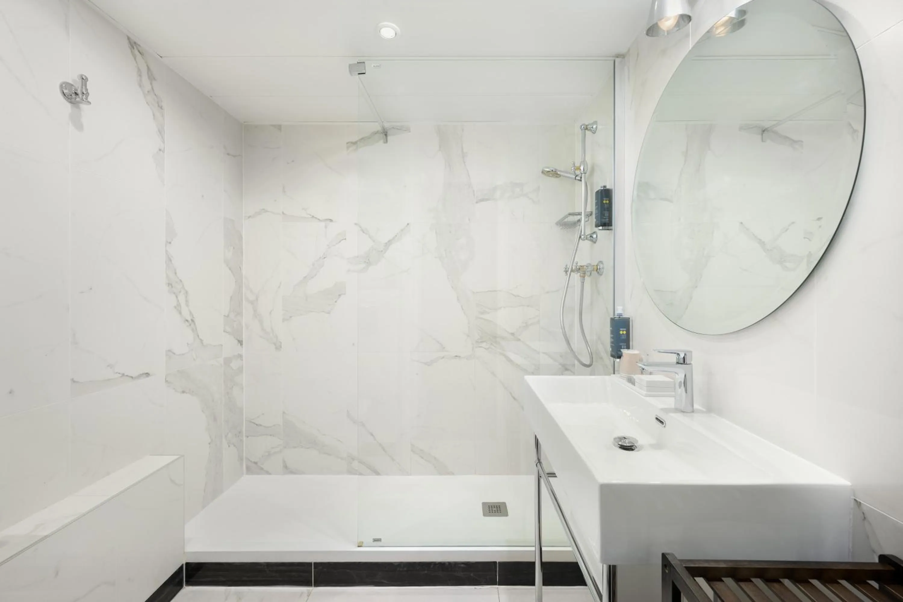 Bathroom in Hôtel le Royal Rive Gauche