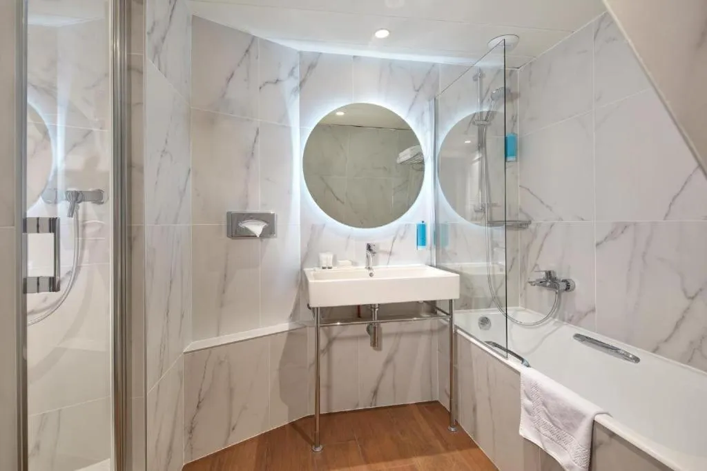Bathroom in Hôtel le Royal Rive Gauche