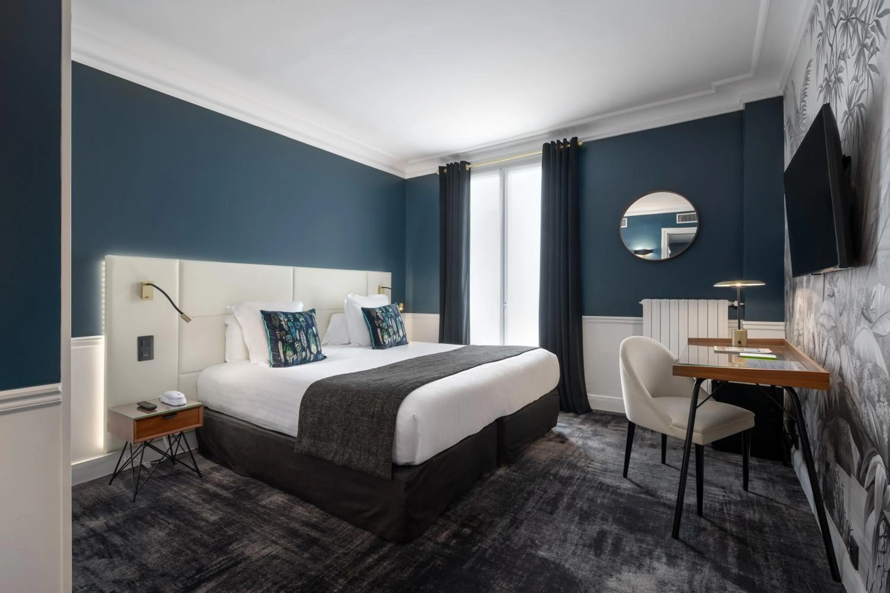 Bed in Hôtel le Royal Rive Gauche