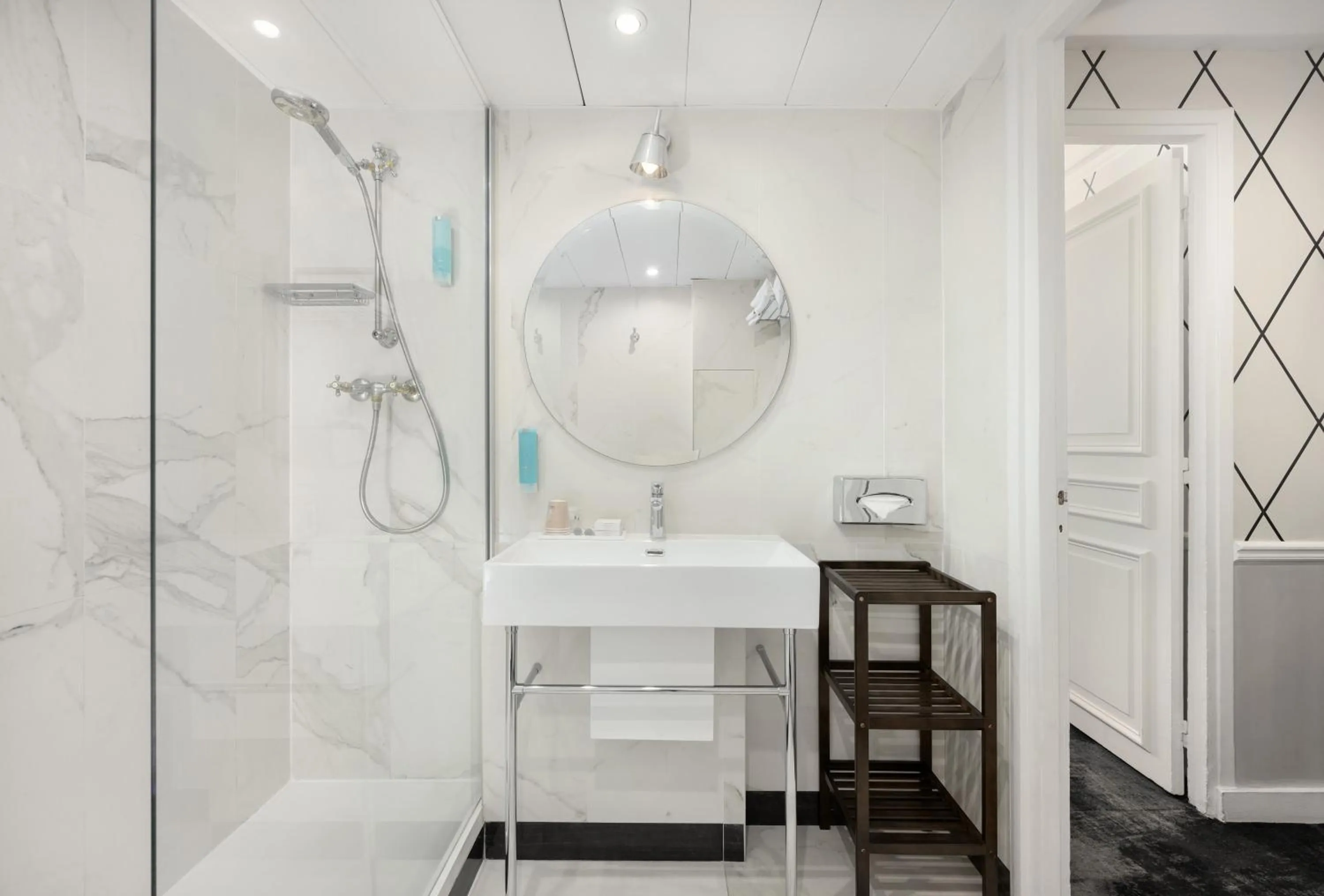 Bathroom in Hôtel le Royal Rive Gauche