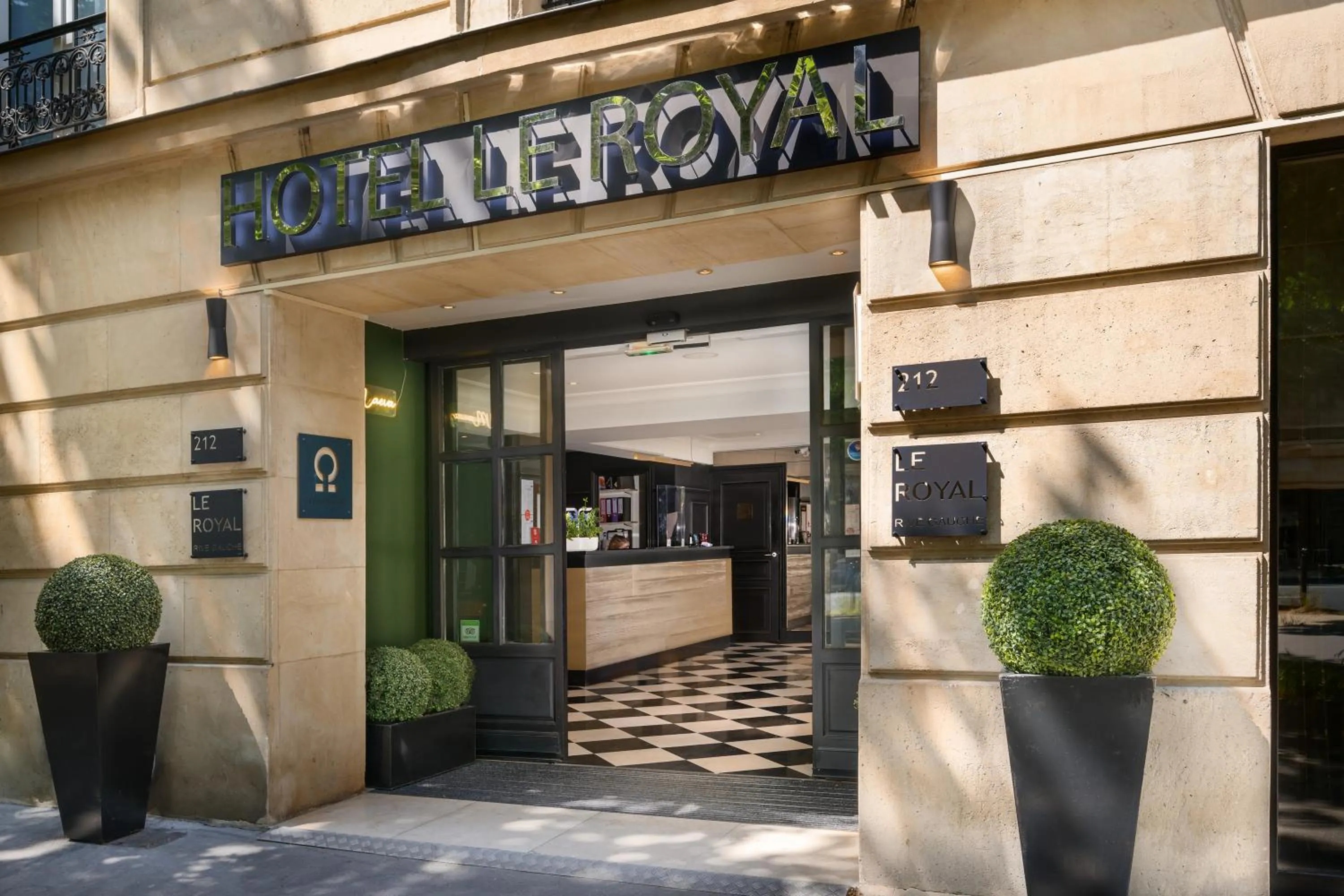 Facade/entrance in Hôtel le Royal Rive Gauche