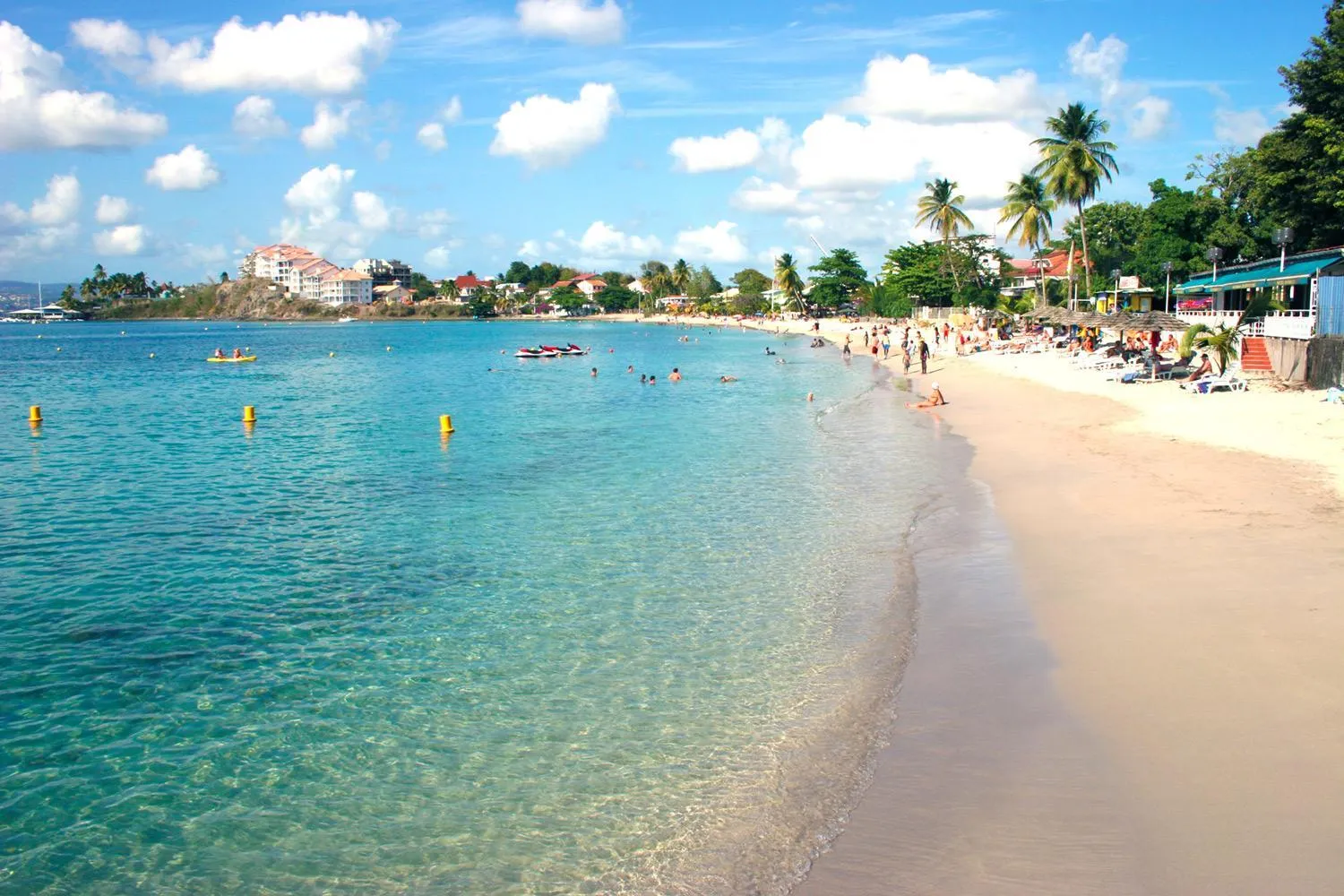 Nearby landmark in Le Voilier - Élégant studio avec piscine - vue sur mer et plage à proximité